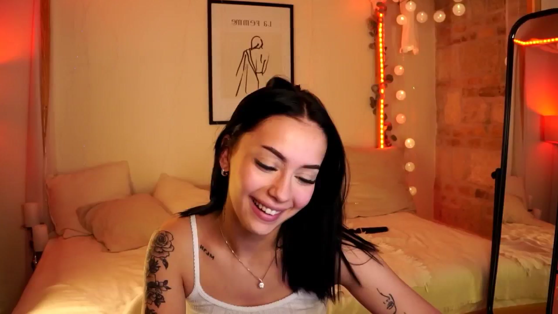 Gallery image thumbnail from Naomii18's myfreecams stream on, 05/10/2024, 13:31 image 7 of 20
