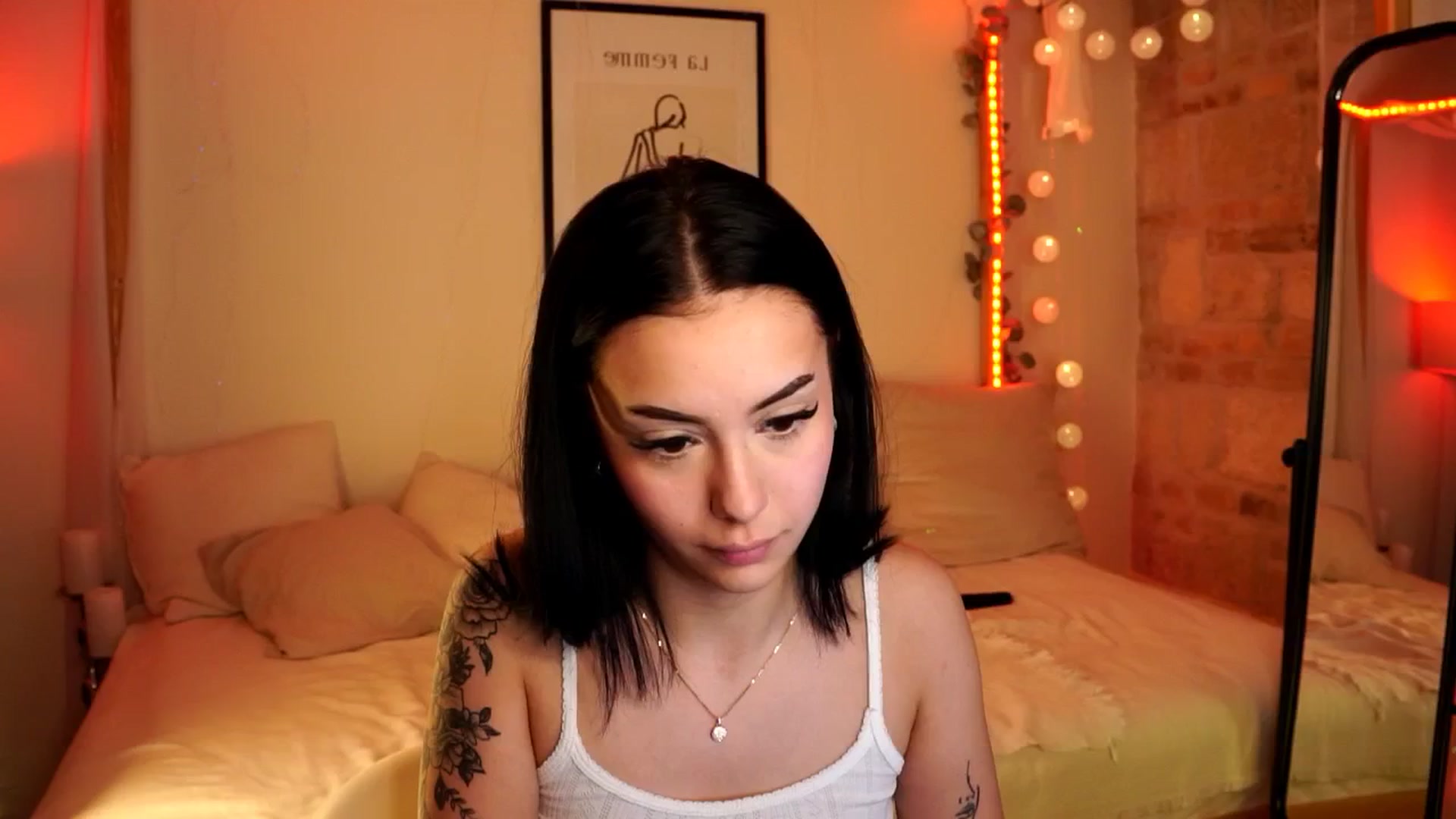 Gallery image thumbnail from Naomii18's myfreecams stream on, 05/10/2024, 13:31 image 5 of 20
