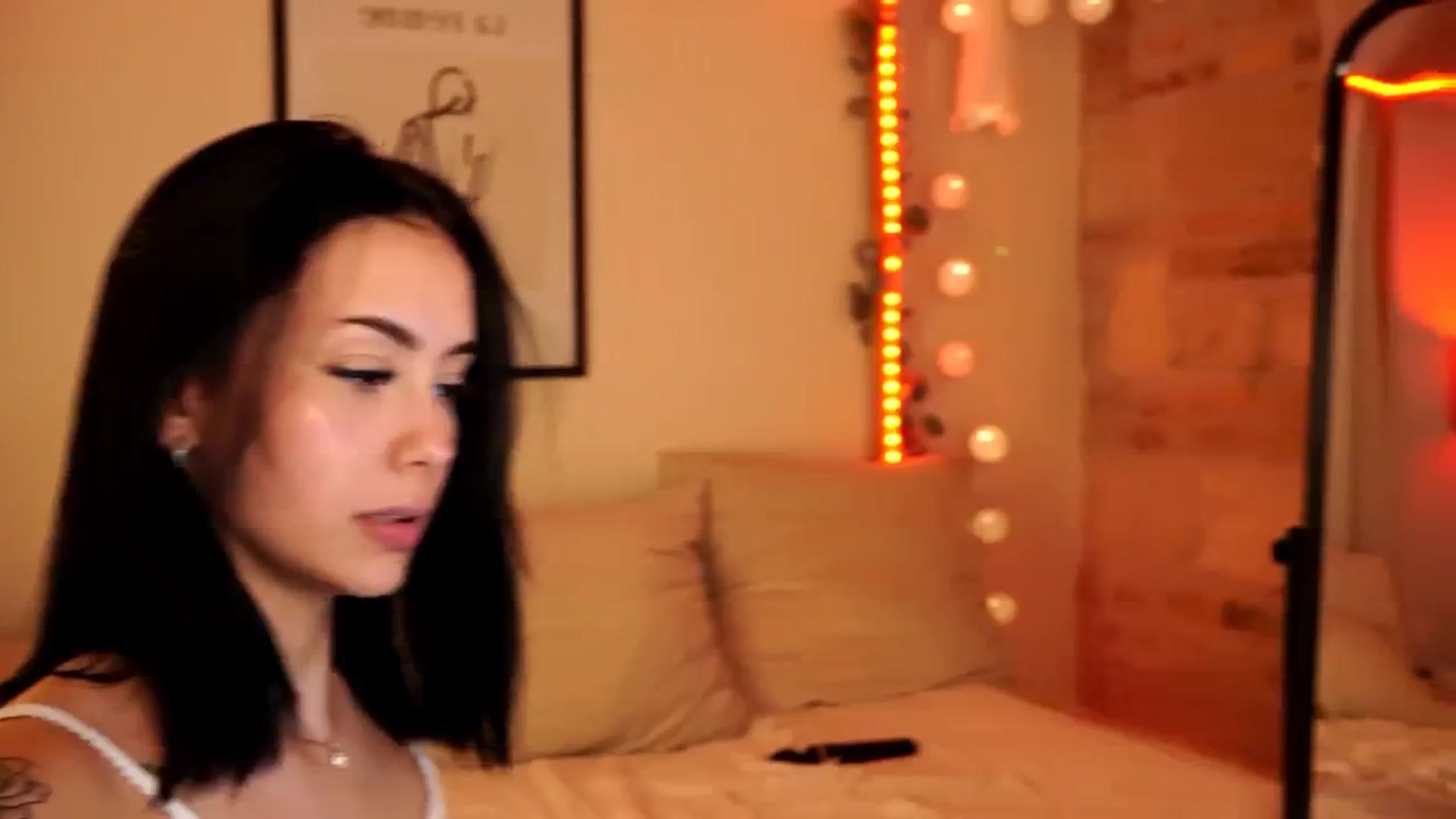 Gallery image thumbnail from Naomii18's myfreecams stream on, 05/10/2024, 13:31 image 13 of 20