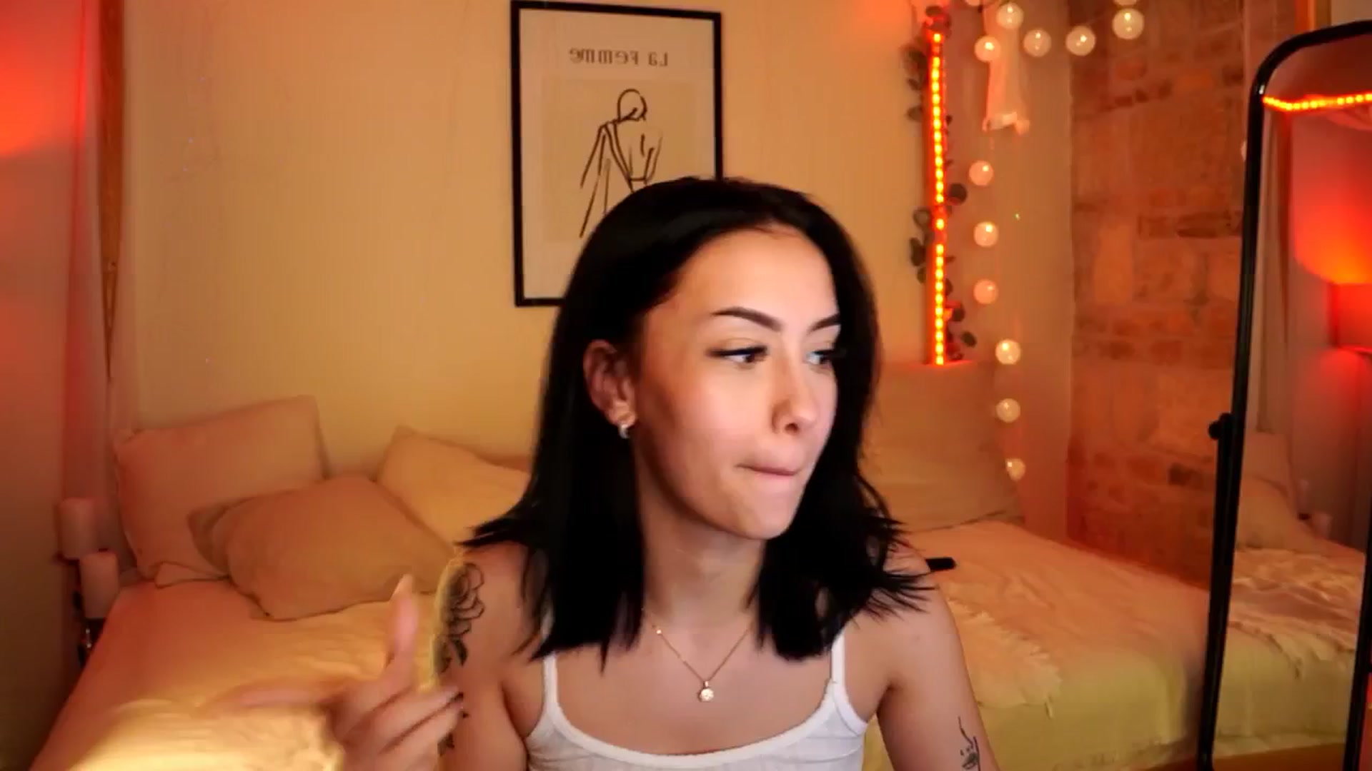 Gallery image thumbnail from Naomii18's myfreecams stream on, 05/10/2024, 13:31 image 8 of 20