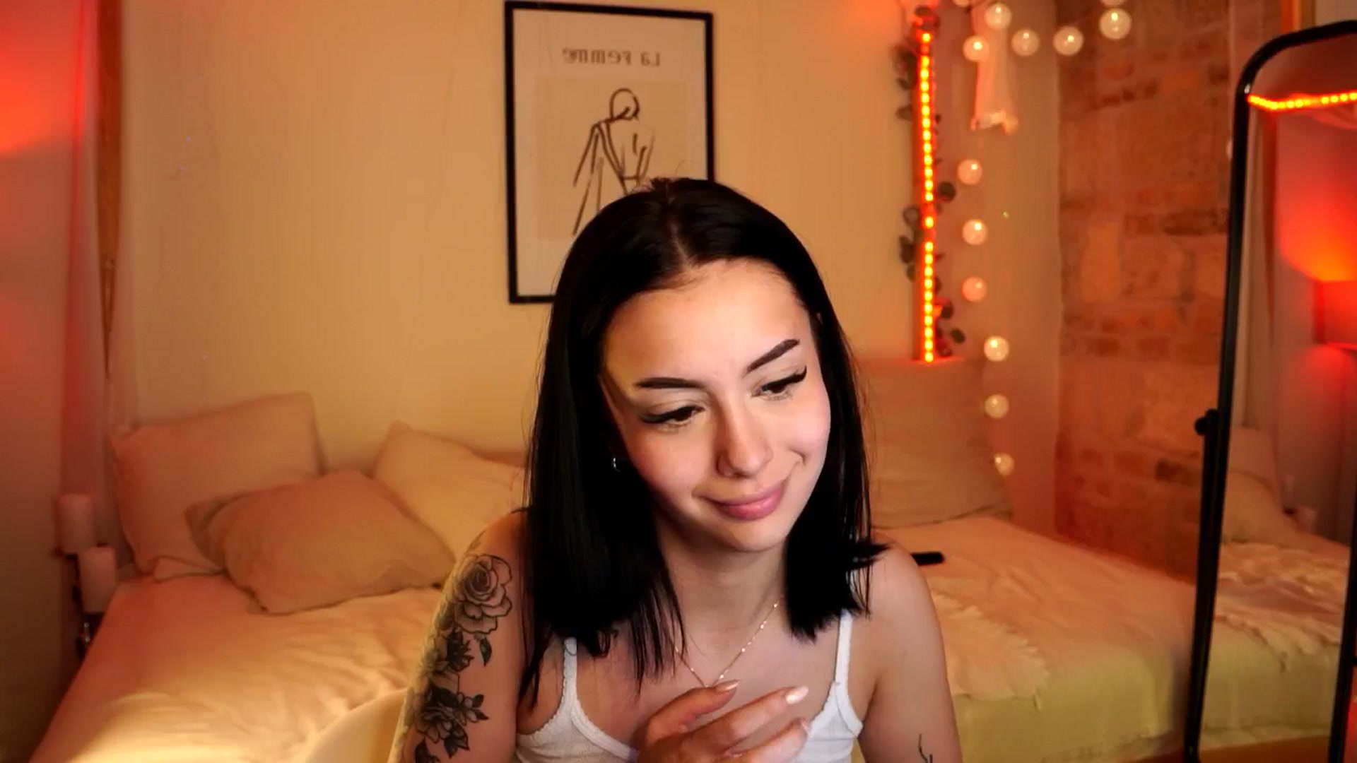 Gallery image thumbnail from Naomii18's myfreecams stream on, 05/10/2024, 13:31 image 6 of 20