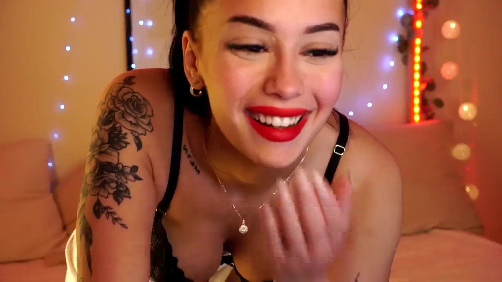 Gallery image thumbnail from Naomii18's myfreecams stream on, 05/12/2024, 12:55 image 13 of 20