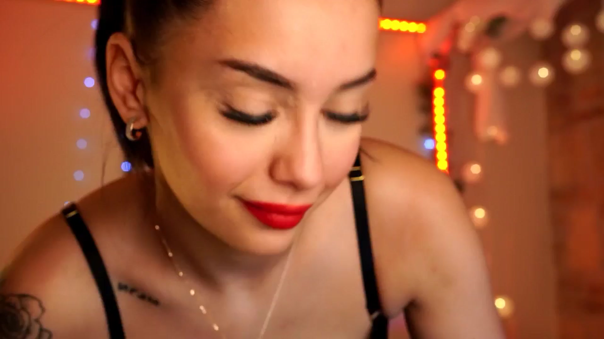 Gallery image thumbnail from Naomii18's myfreecams stream on, 05/12/2024, 12:55 image 5 of 20