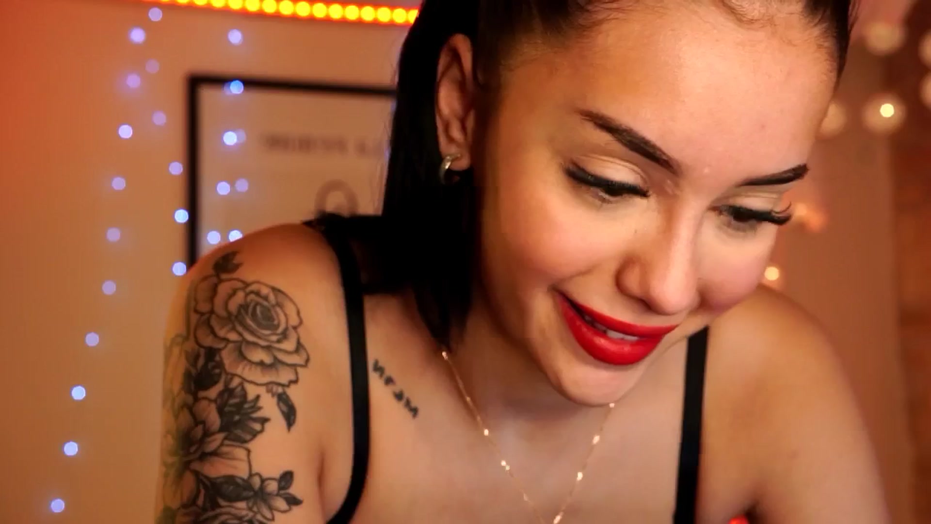 Gallery image thumbnail from Naomii18's myfreecams stream on, 05/12/2024, 12:55 image 17 of 20
