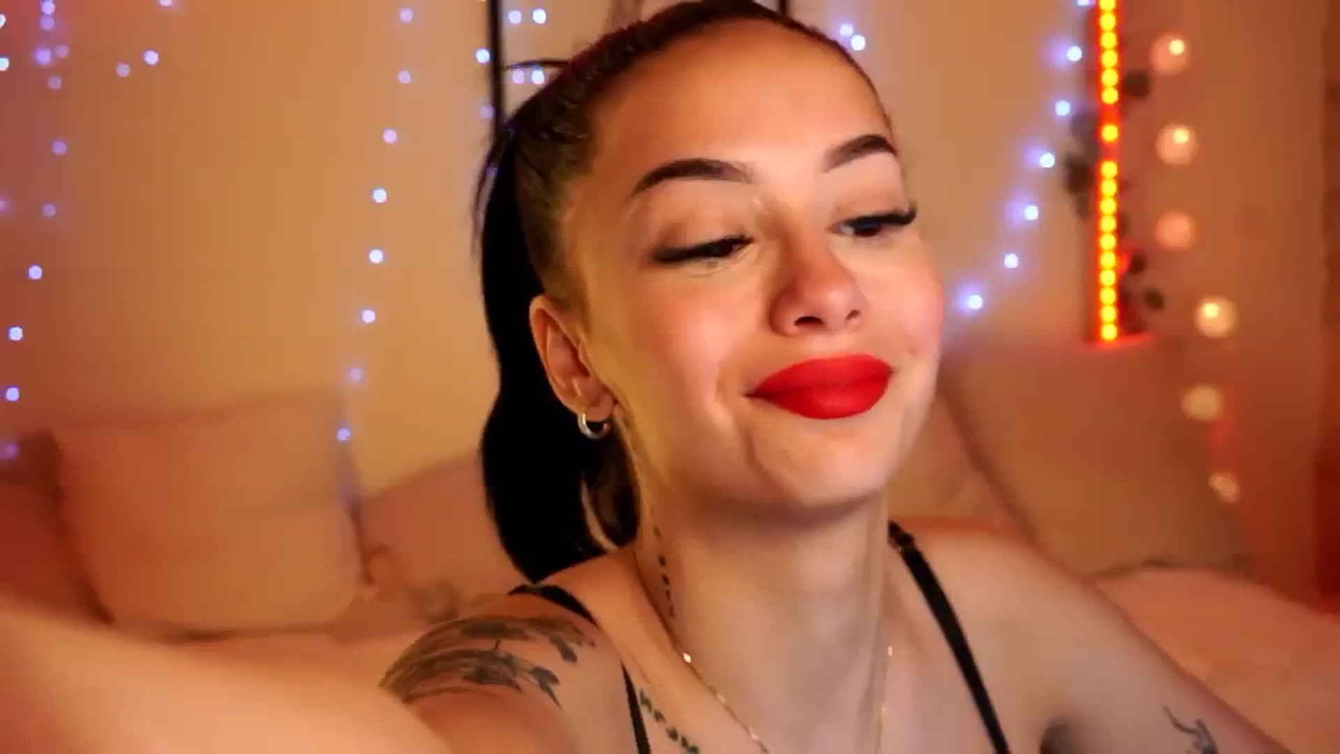 Gallery image thumbnail from Naomii18's myfreecams stream on, 05/12/2024, 13:42 image 20 of 20