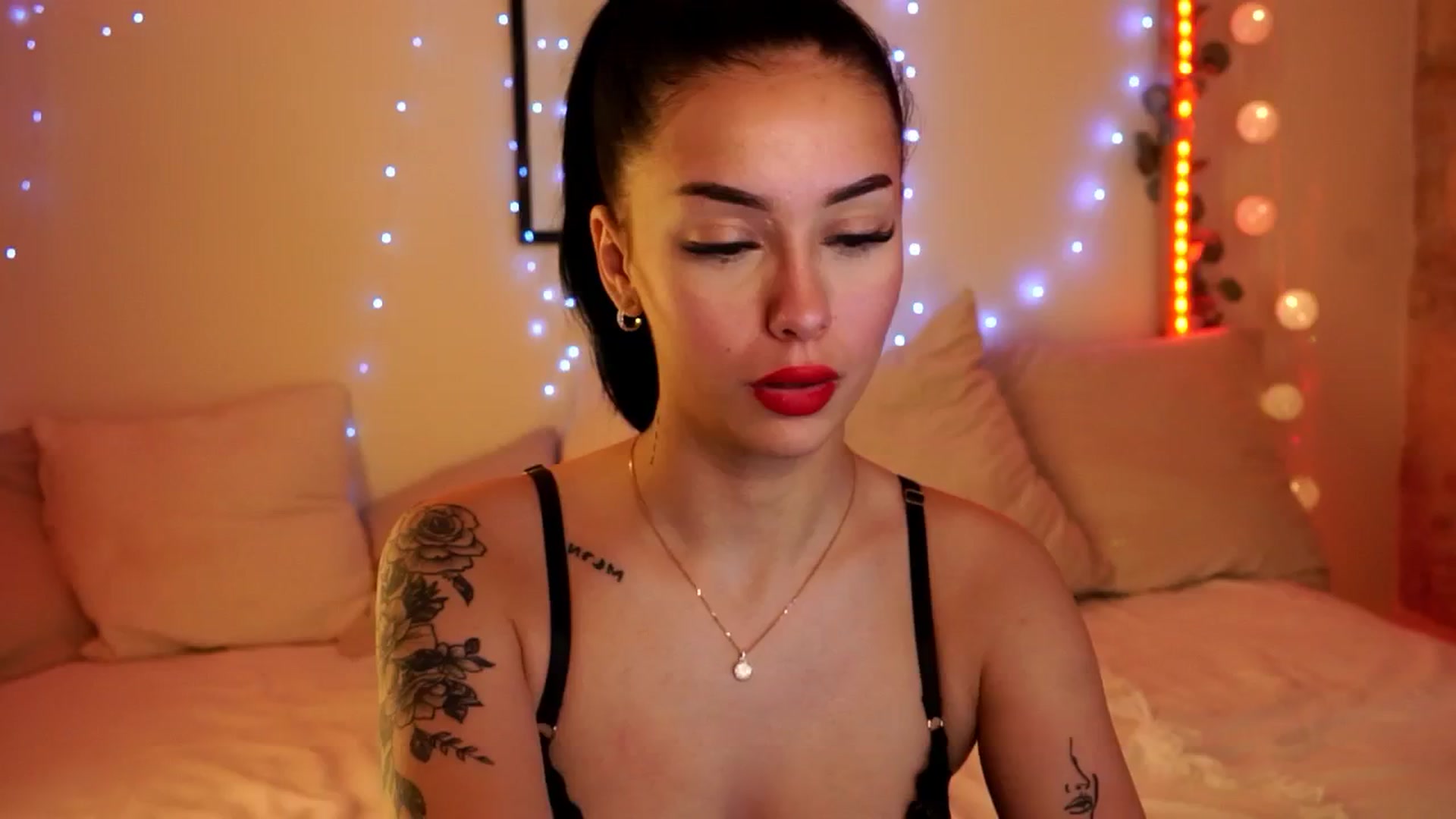 Gallery image thumbnail from Naomii18's myfreecams stream on, 05/12/2024, 14:02 image 2 of 20