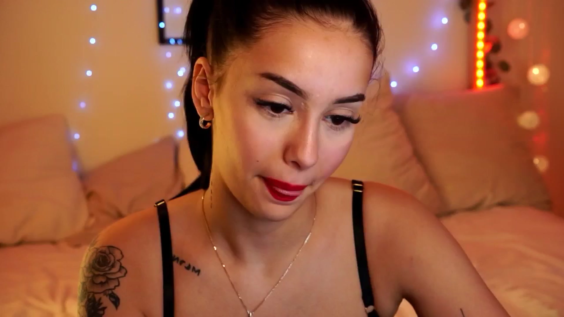 Gallery image thumbnail from Naomii18's myfreecams stream on, 05/12/2024, 16:21 image 3 of 20