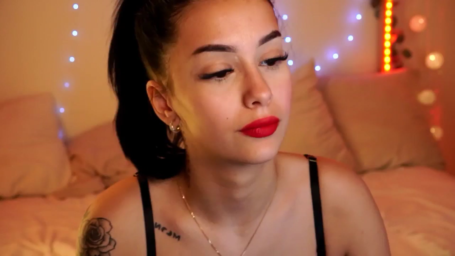 Gallery image thumbnail from Naomii18's myfreecams stream on, 05/12/2024, 16:21 image 5 of 20