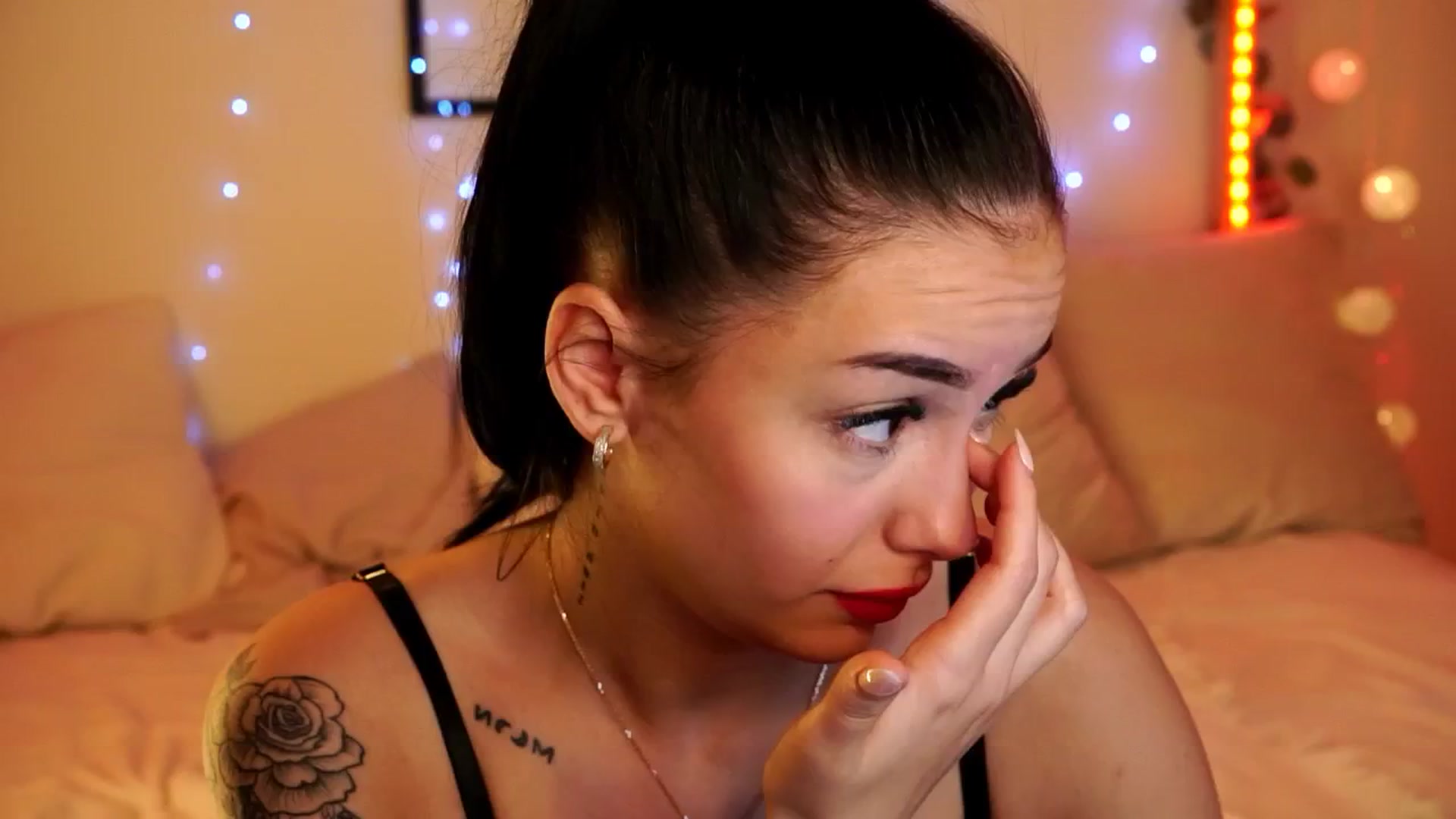 Gallery image thumbnail from Naomii18's myfreecams stream on, 05/12/2024, 16:21 image 2 of 20