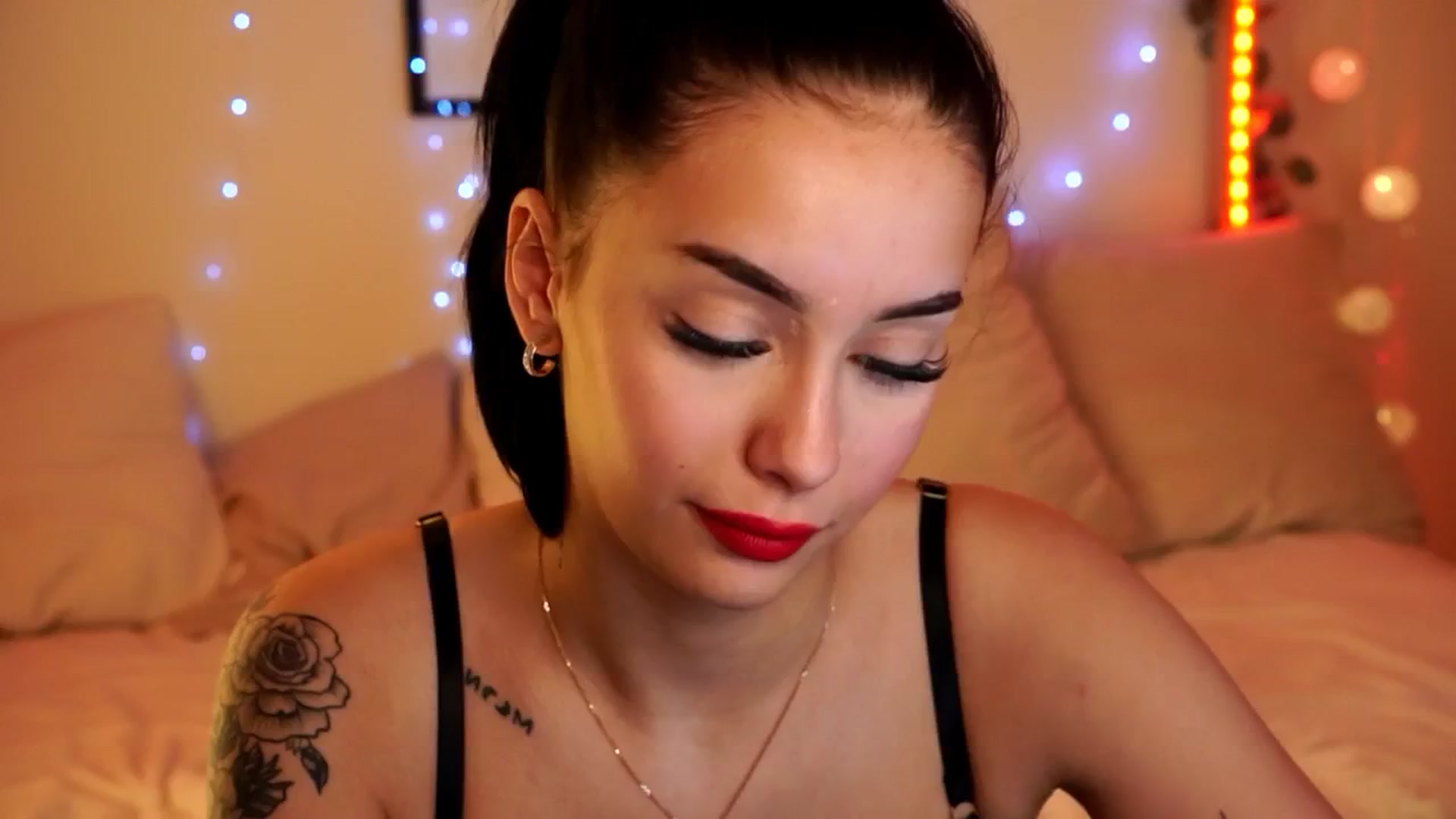 Gallery image thumbnail from Naomii18's myfreecams stream on, 05/12/2024, 16:21 image 6 of 20