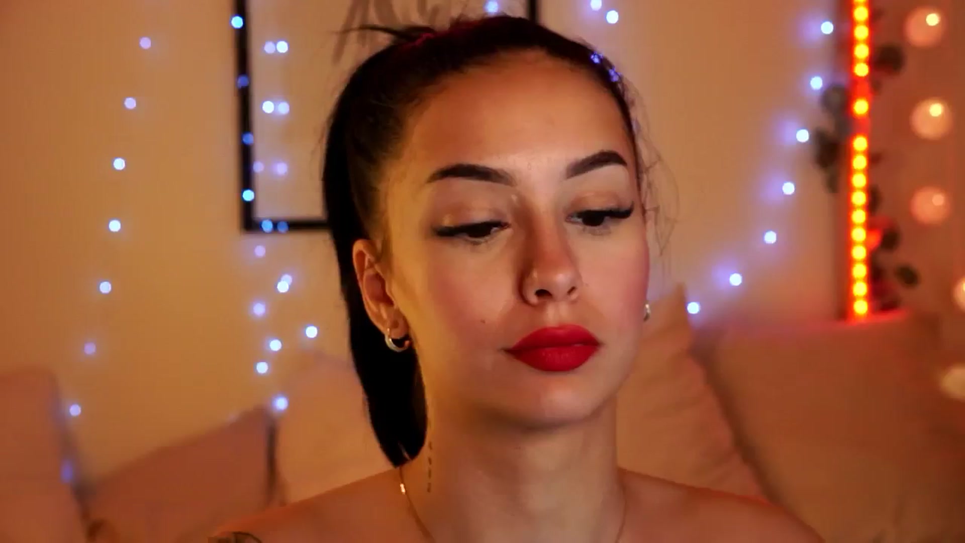 Gallery image thumbnail from Naomii18's myfreecams stream on, 05/12/2024, 16:41 image 11 of 20