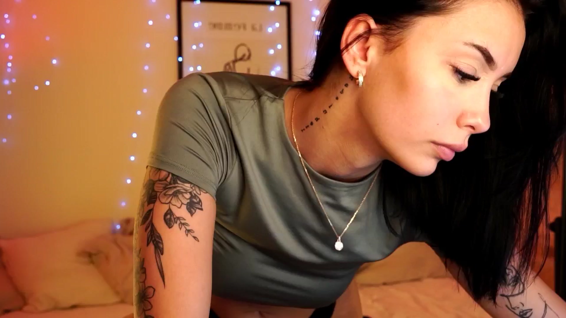 Gallery image thumbnail from Naomii18's myfreecams stream on, 05/13/2024, 14:13 image 6 of 20