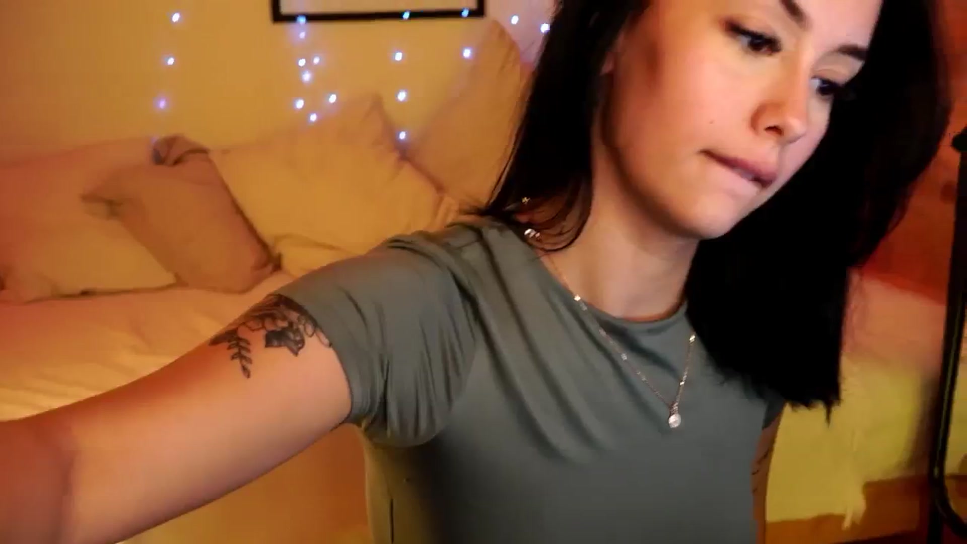 Gallery image thumbnail from Naomii18's myfreecams stream on, 05/13/2024, 15:53 image 12 of 20