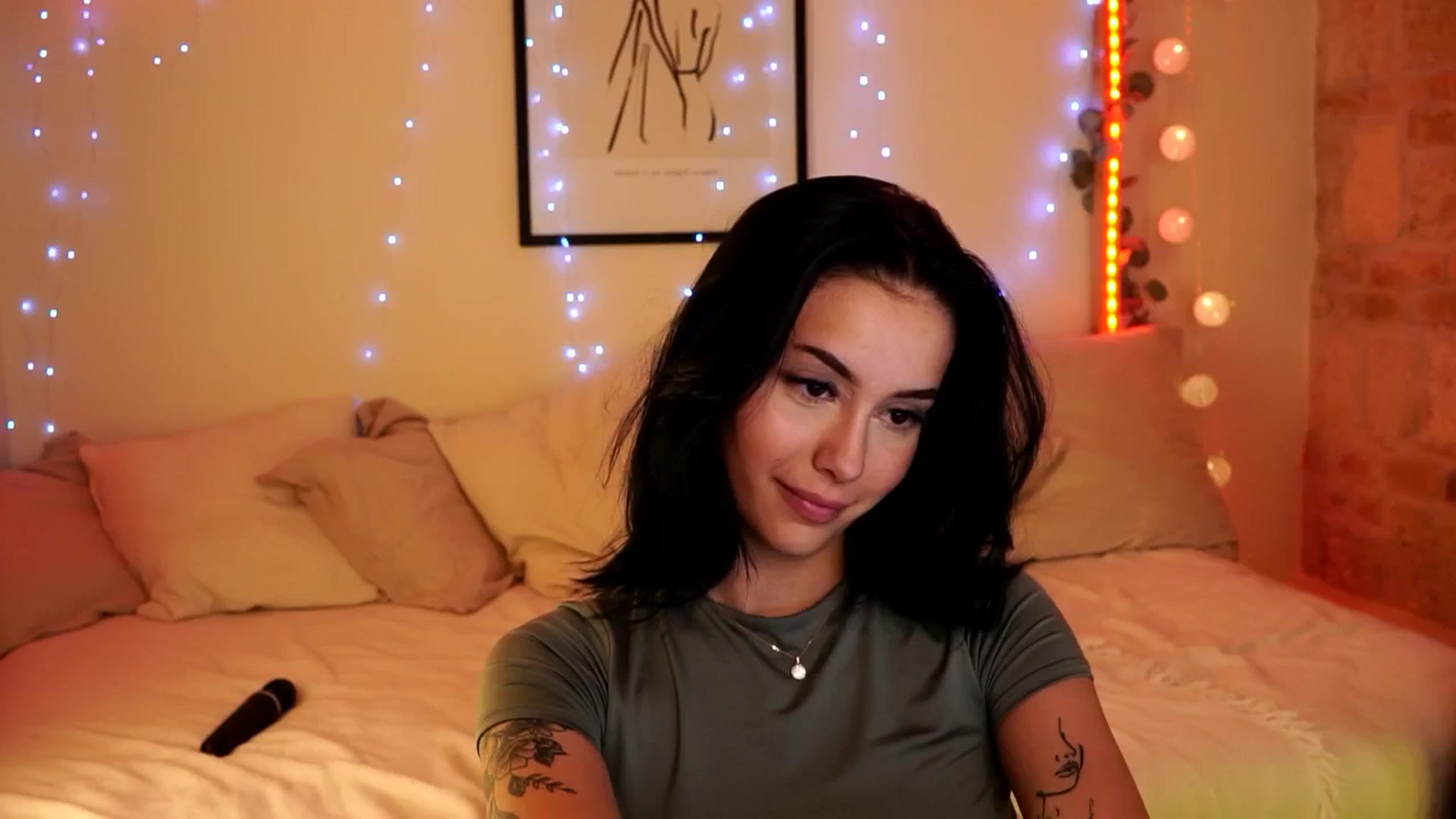 Gallery image thumbnail from Naomii18's myfreecams stream on, 05/13/2024, 16:33 image 8 of 20