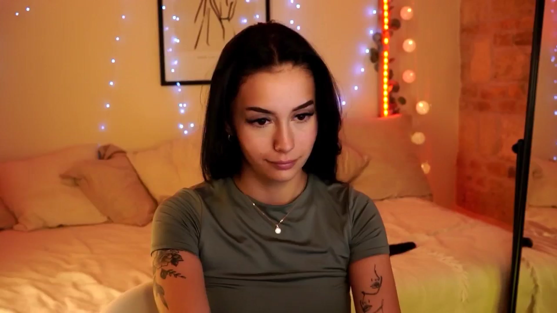 Gallery image thumbnail from Naomii18's myfreecams stream on, 05/13/2024, 16:33 image 17 of 20