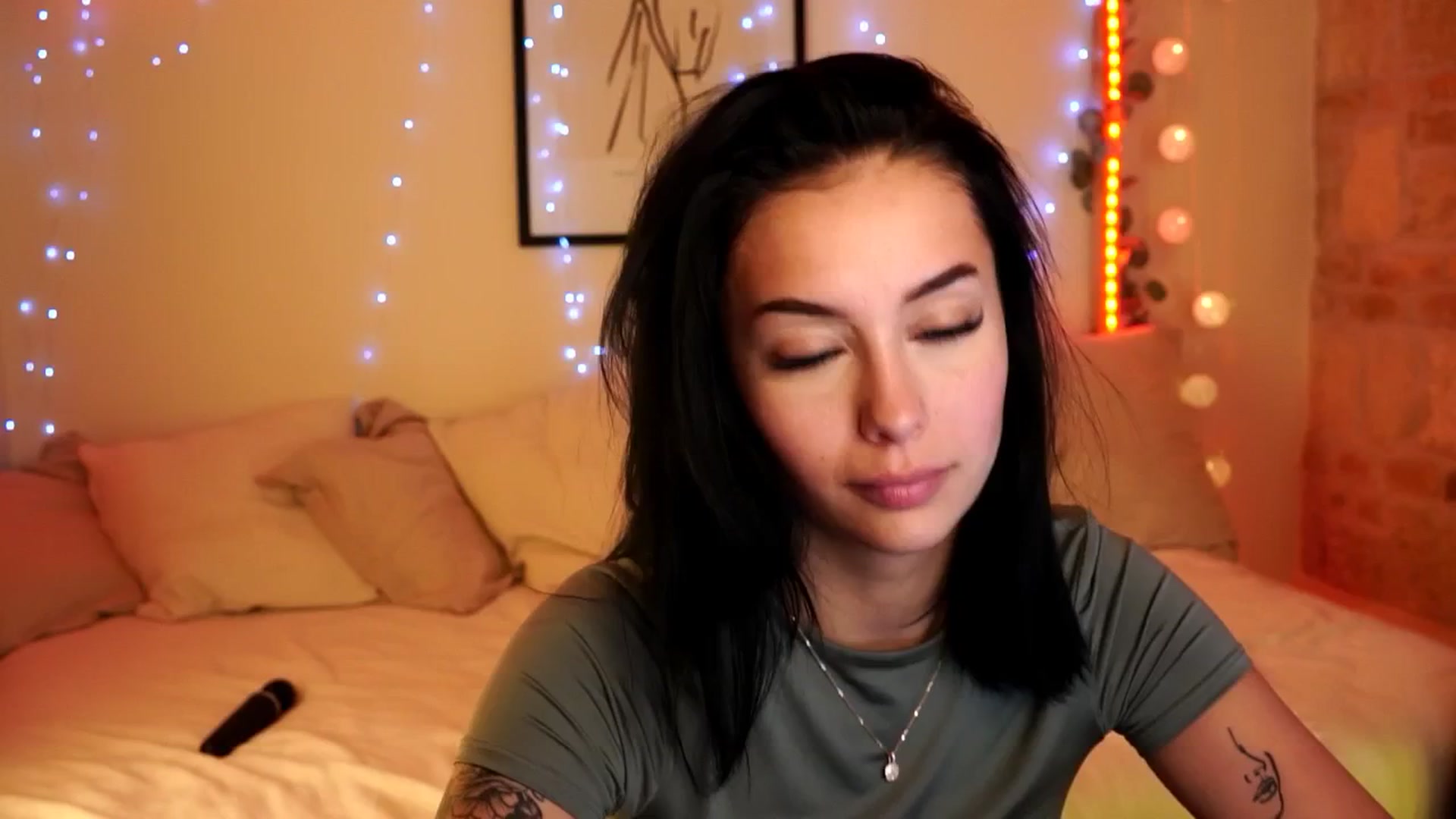 Gallery image thumbnail from Naomii18's myfreecams stream on, 05/13/2024, 16:33 image 1 of 20