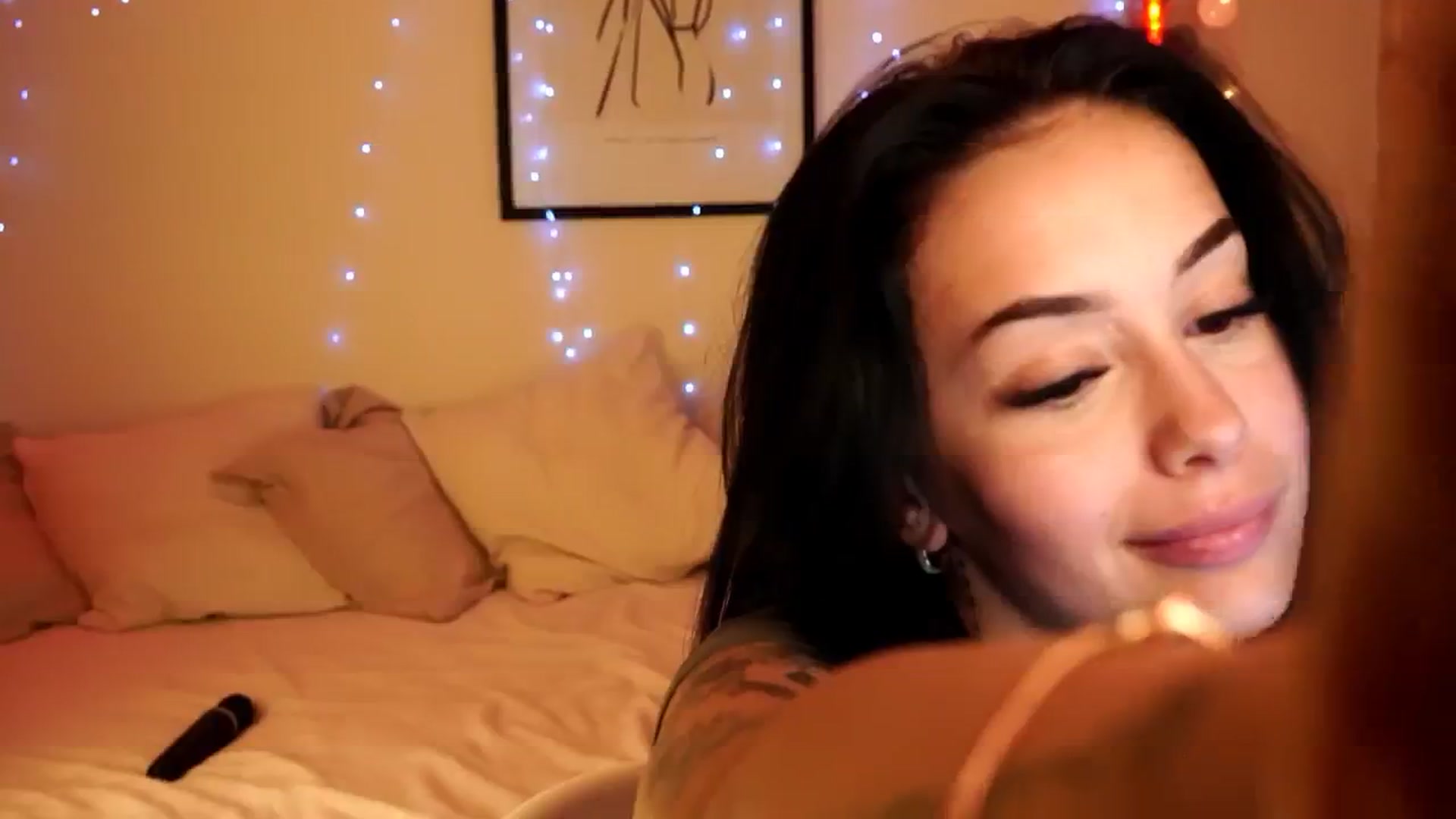 Gallery image thumbnail from Naomii18's myfreecams stream on, 05/13/2024, 16:33 image 9 of 20
