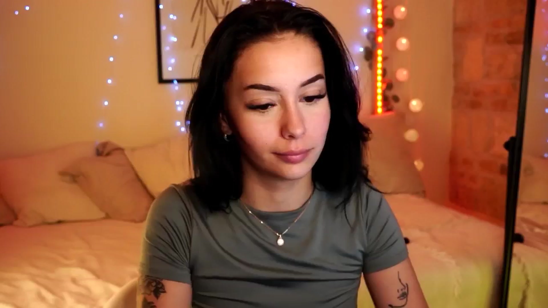 Gallery image thumbnail from Naomii18's myfreecams stream on, 05/13/2024, 16:33 image 16 of 20