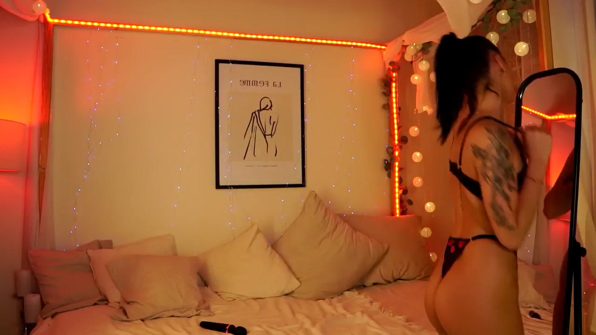 Gallery image thumbnail from Naomii18's myfreecams stream on, 05/14/2024, 18:53 image 9 of 20