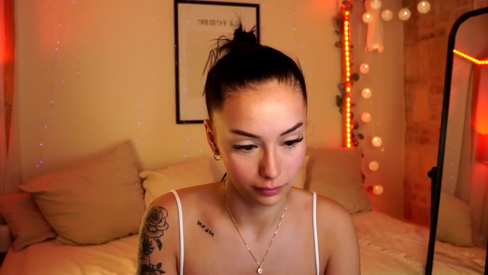 Gallery image thumbnail from Naomii18's myfreecams stream on, 05/15/2024, 13:33 image 14 of 20