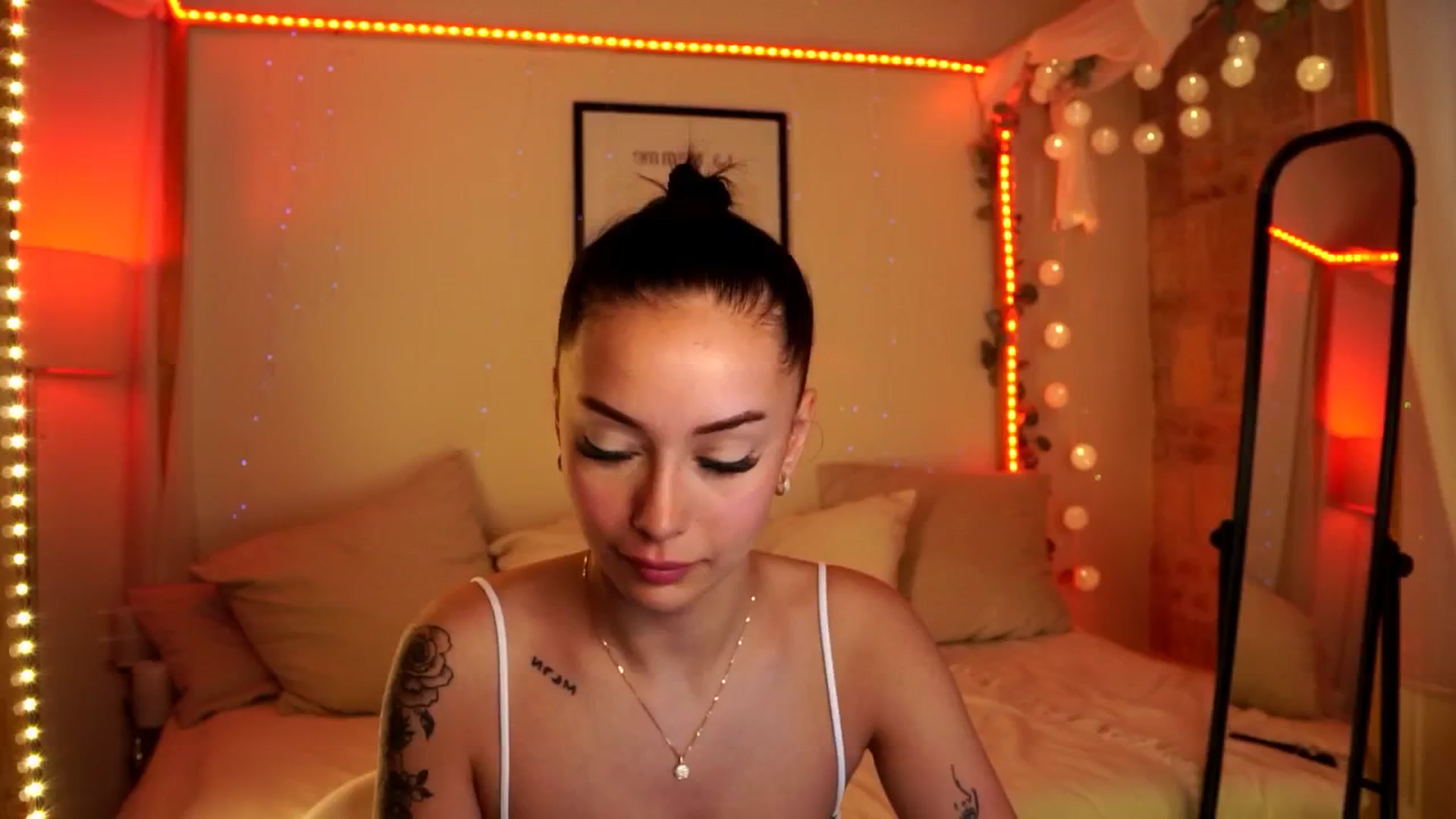 Gallery image thumbnail from Naomii18's myfreecams stream on, 05/15/2024, 13:33 image 11 of 20