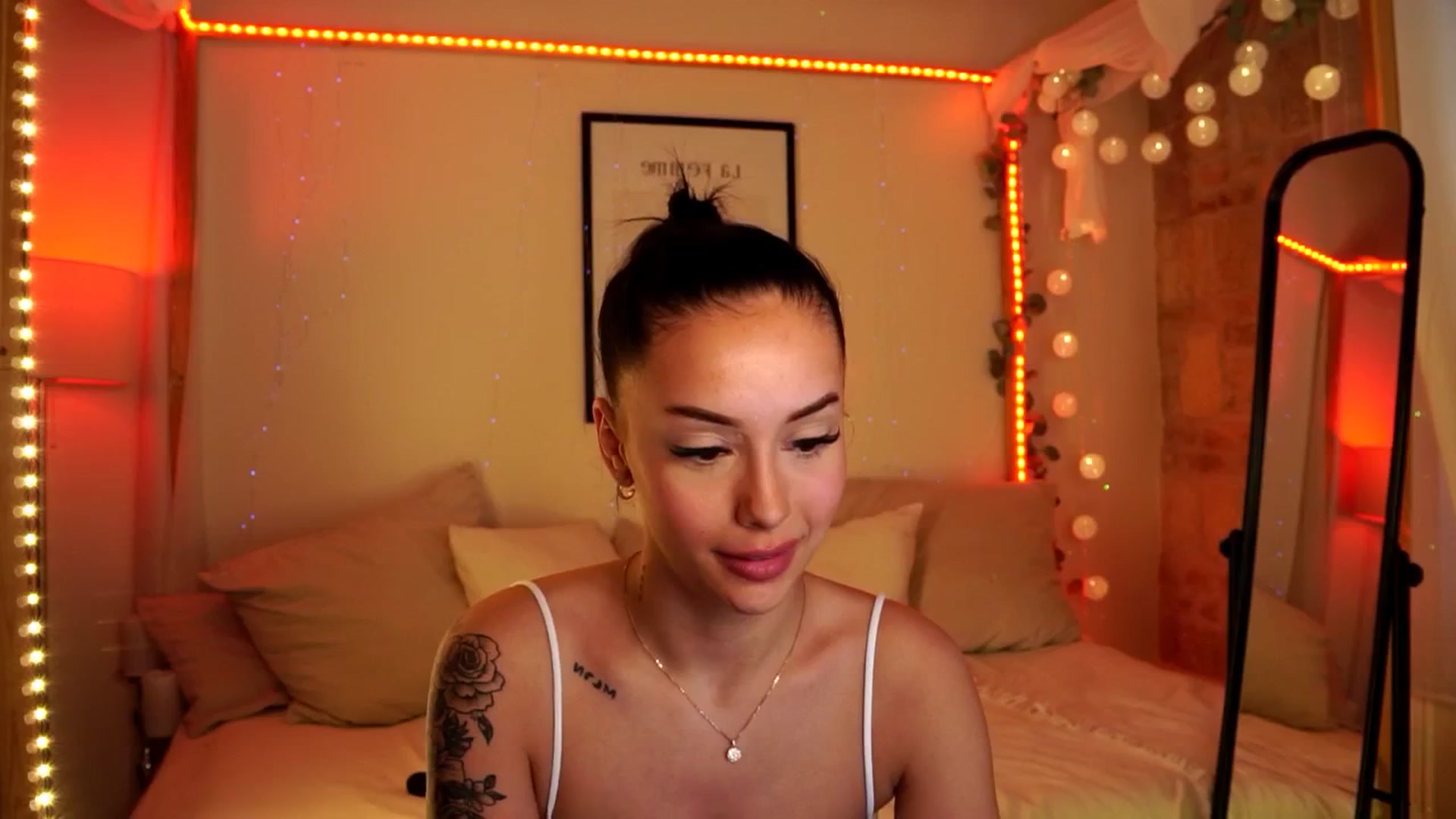 Gallery image thumbnail from Naomii18's myfreecams stream on, 05/15/2024, 16:03 image 3 of 20
