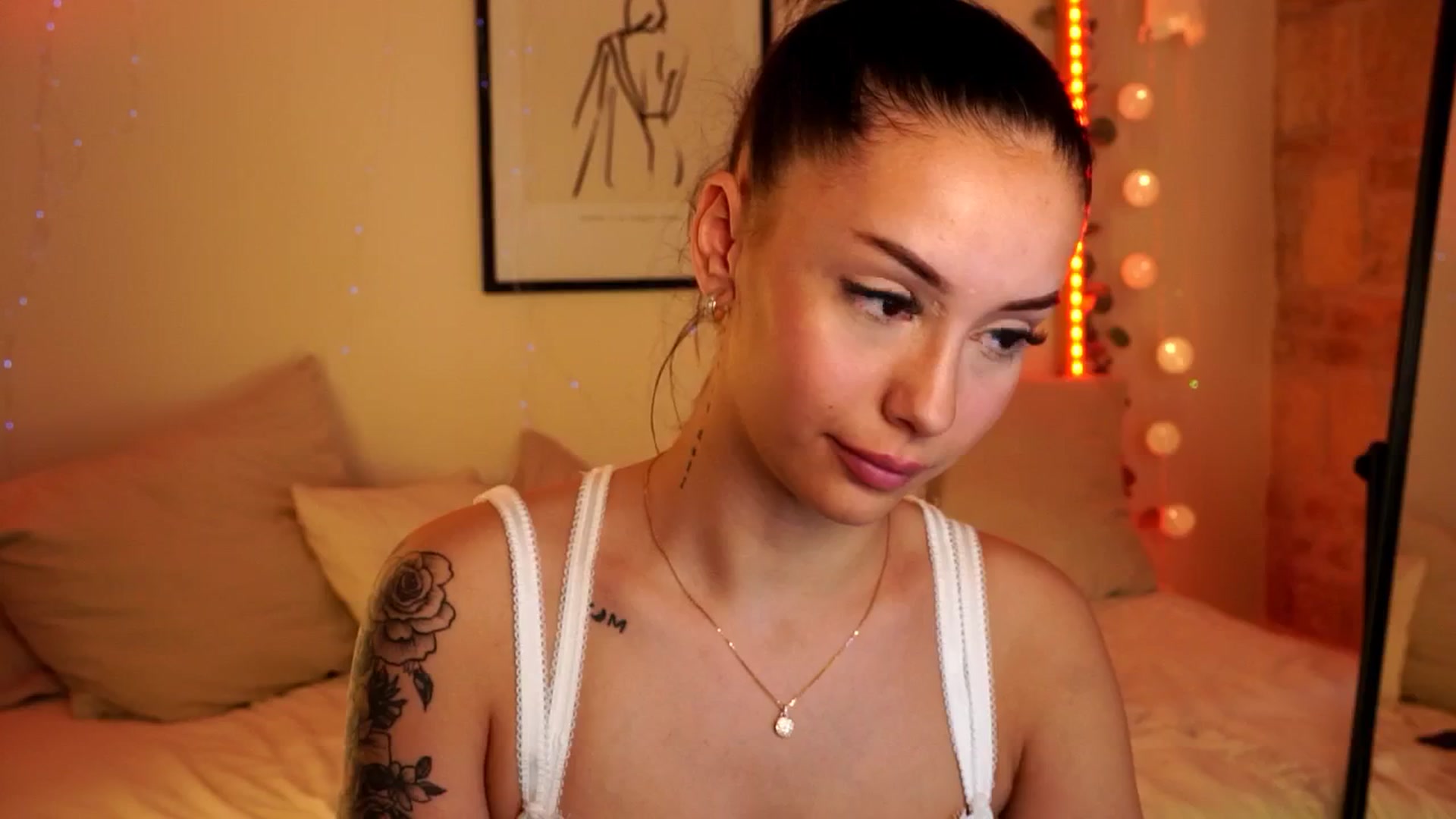 Gallery image thumbnail from Naomii18's myfreecams stream on, 05/15/2024, 16:03 image 14 of 20