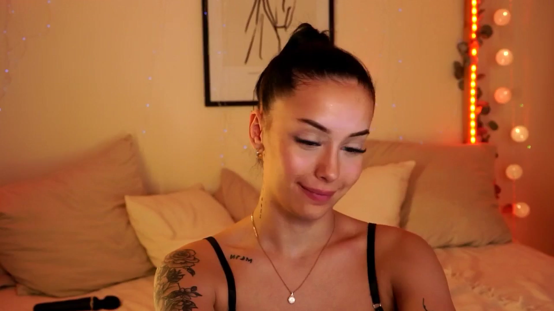 Gallery image thumbnail from Naomii18's myfreecams stream on, 05/15/2024, 16:03 image 19 of 20