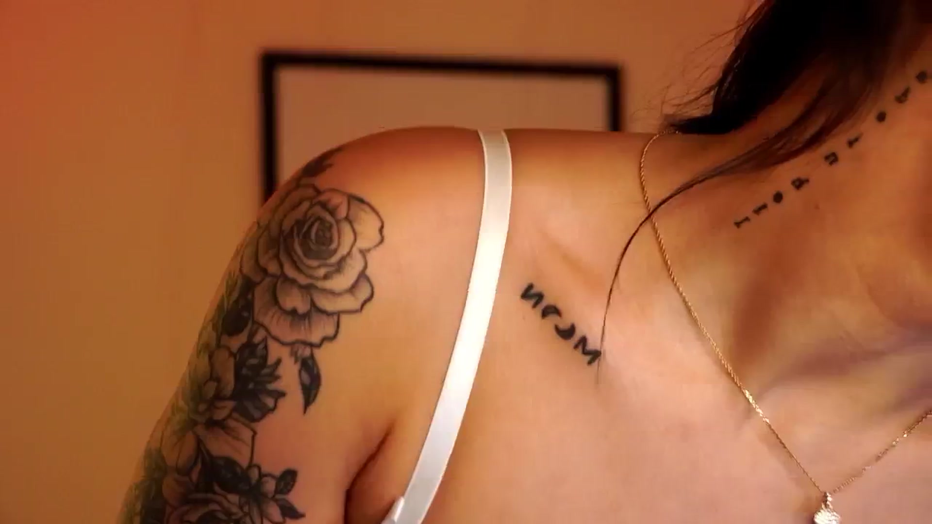 Gallery image thumbnail from Naomii18's myfreecams stream on, 05/21/2024, 16:54 image 15 of 20