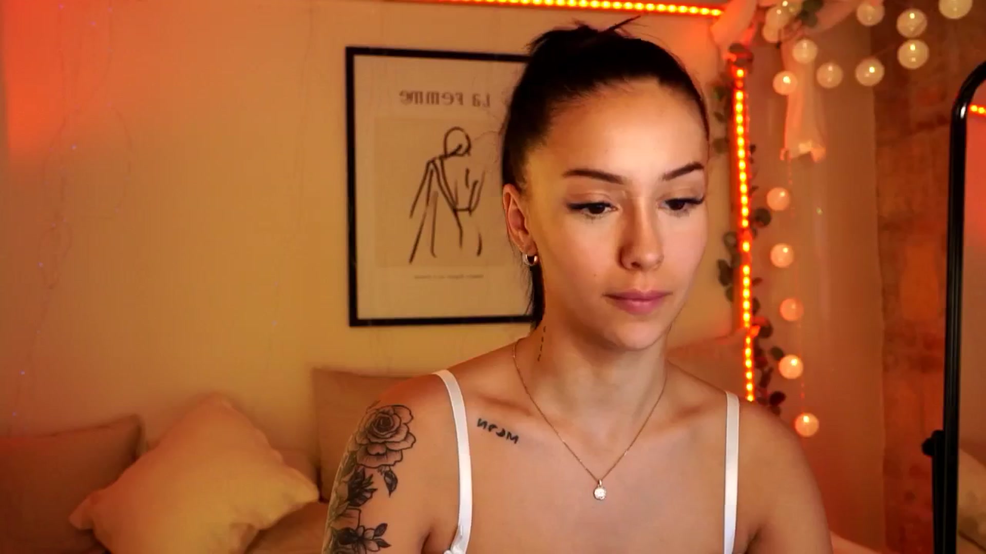 Gallery image thumbnail from Naomii18's myfreecams stream on, 05/21/2024, 16:54 image 16 of 20
