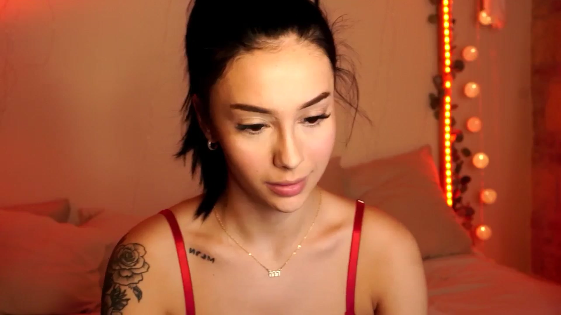 Gallery image thumbnail from Naomii18's myfreecams stream on, 05/22/2024, 16:52 image 16 of 20