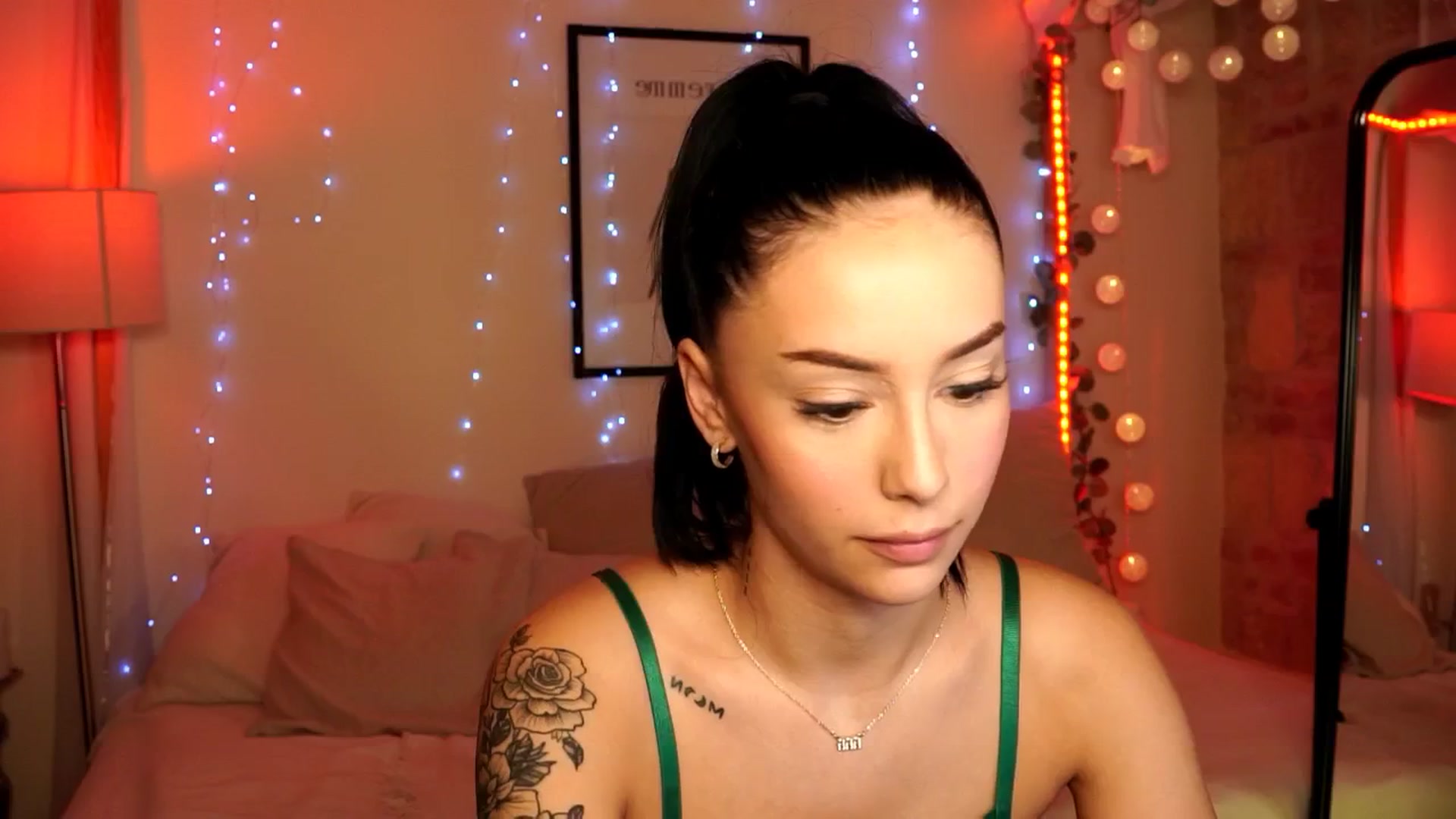 Gallery image thumbnail from Naomii18's myfreecams stream on, 05/24/2024, 14:25 image 15 of 20