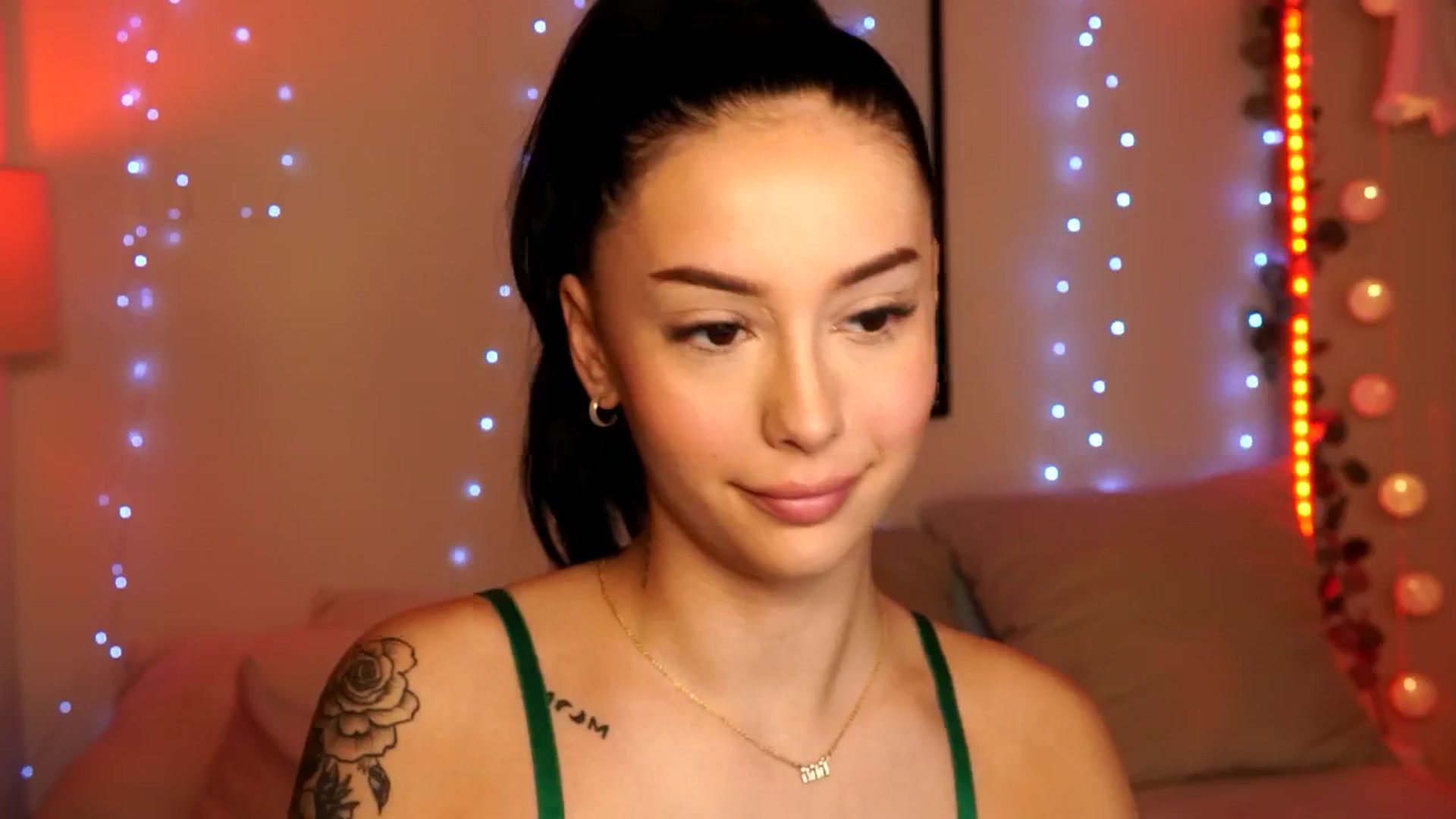 Gallery image thumbnail from Naomii18's myfreecams stream on, 05/24/2024, 14:25 image 17 of 20