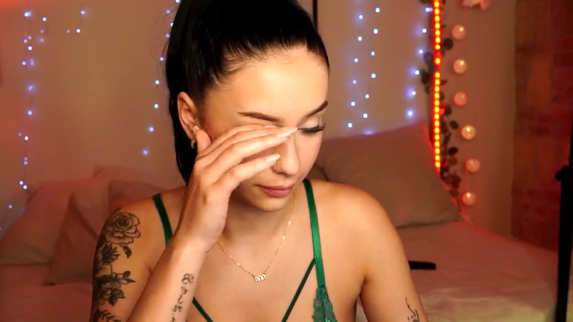 Gallery image thumbnail from Naomii18's myfreecams stream on, 05/24/2024, 17:02 image 15 of 20