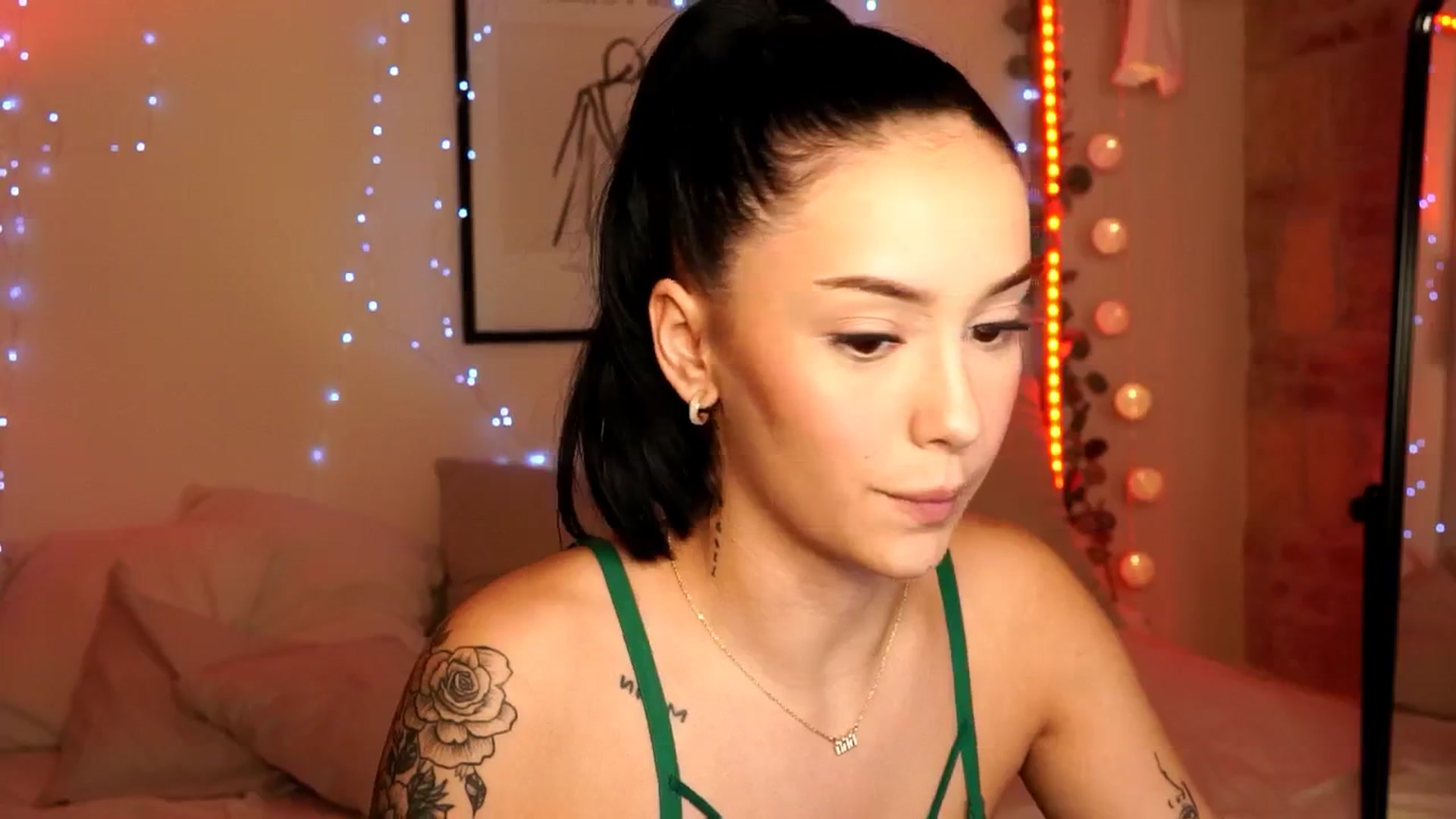 Gallery image thumbnail from Naomii18's myfreecams stream on, 05/24/2024, 17:02 image 8 of 20
