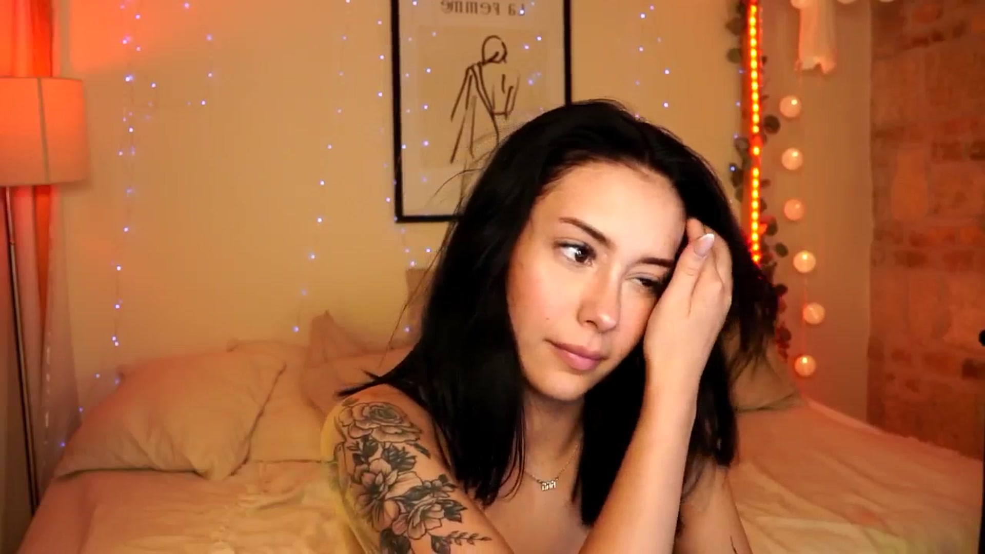 Gallery image thumbnail from Naomii18's myfreecams stream on, 05/25/2024, 15:09 image 14 of 20