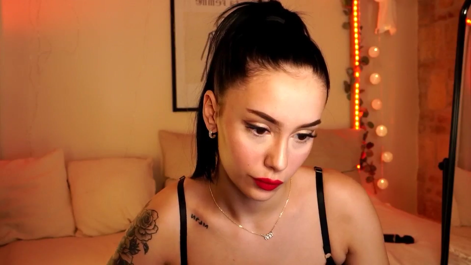 Gallery image thumbnail from Naomii18's myfreecams stream on, 05/26/2024, 16:33 image 10 of 20
