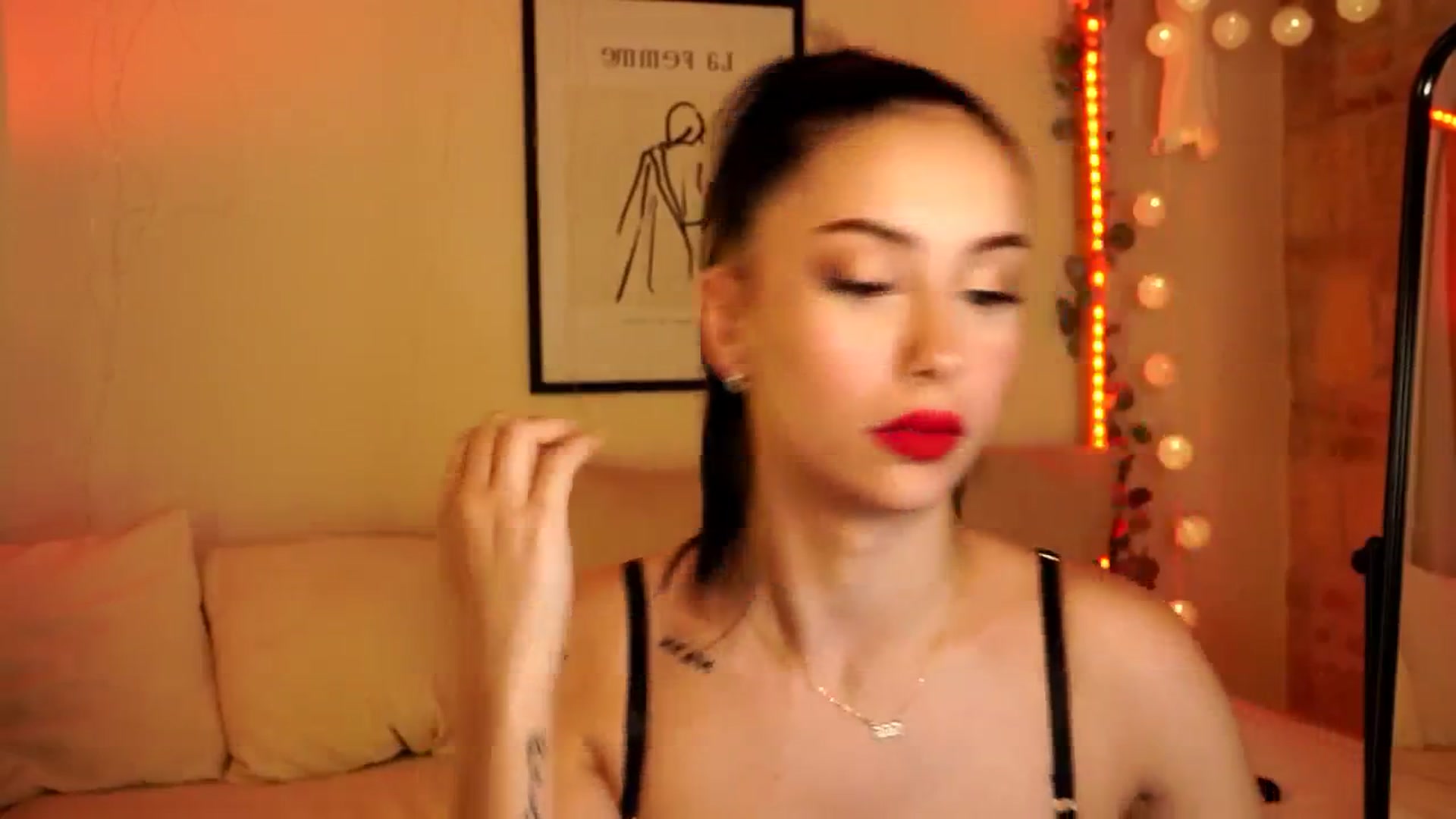 Gallery image thumbnail from Naomii18's myfreecams stream on, 05/26/2024, 16:33 image 8 of 20