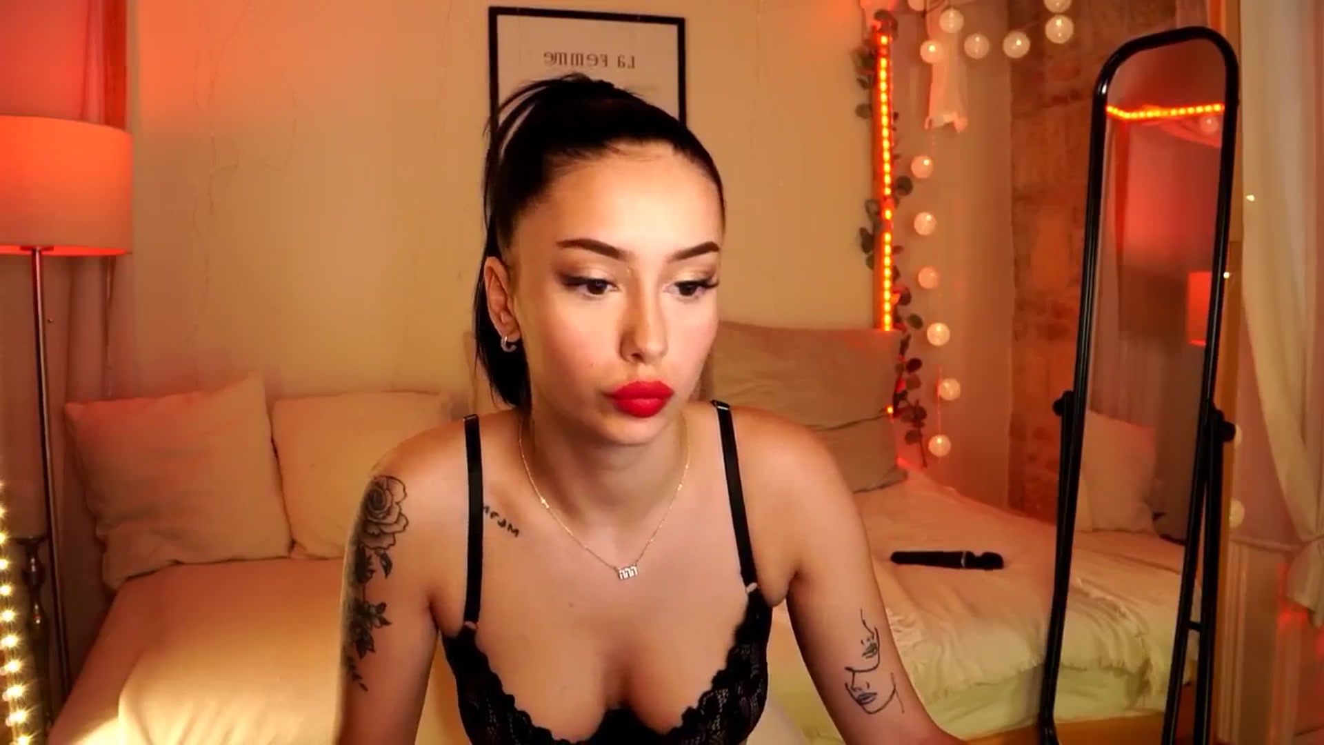 Gallery image thumbnail from Naomii18's myfreecams stream on, 05/26/2024, 16:33 image 2 of 20