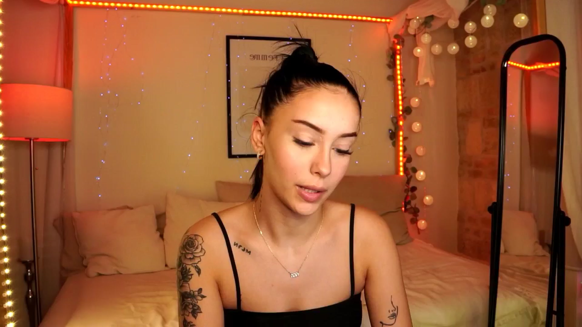Gallery image thumbnail from Naomii18's myfreecams stream on, 05/27/2024, 14:09 image 18 of 20