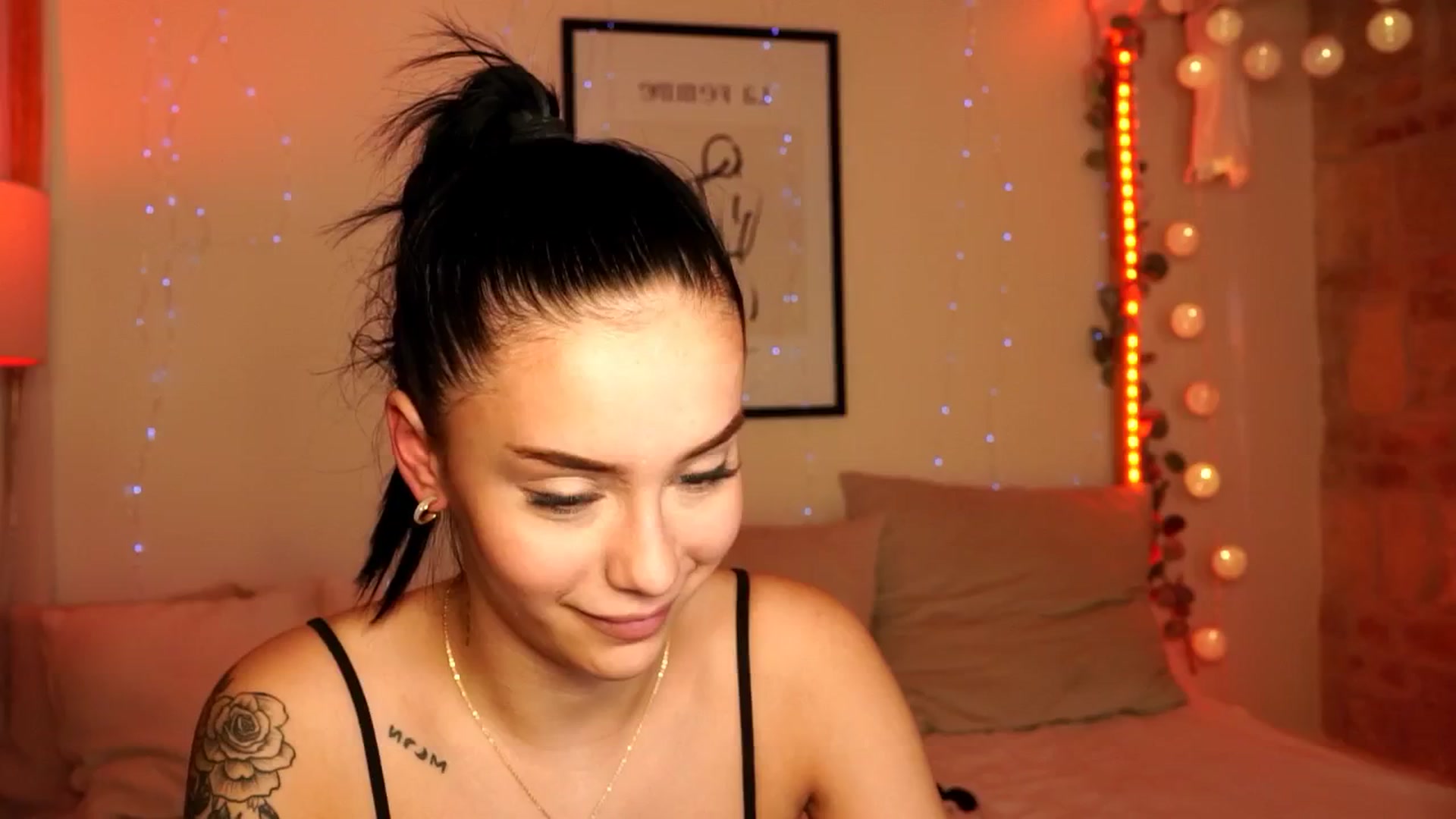 Gallery image thumbnail from Naomii18's myfreecams stream on, 05/27/2024, 16:30 image 16 of 20