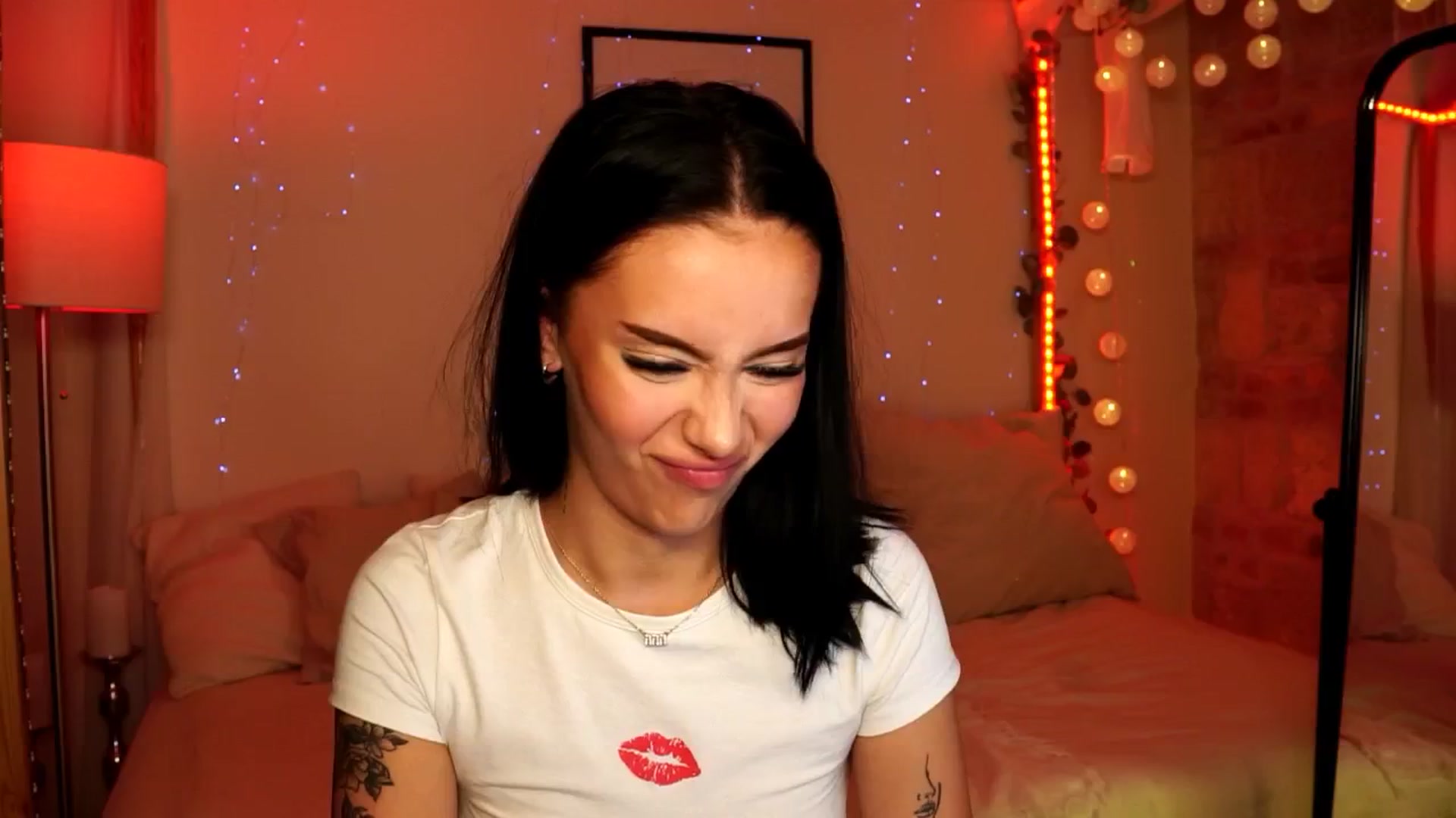 Gallery image thumbnail from Naomii18's myfreecams stream on, 05/30/2024, 20:11 image 5 of 20