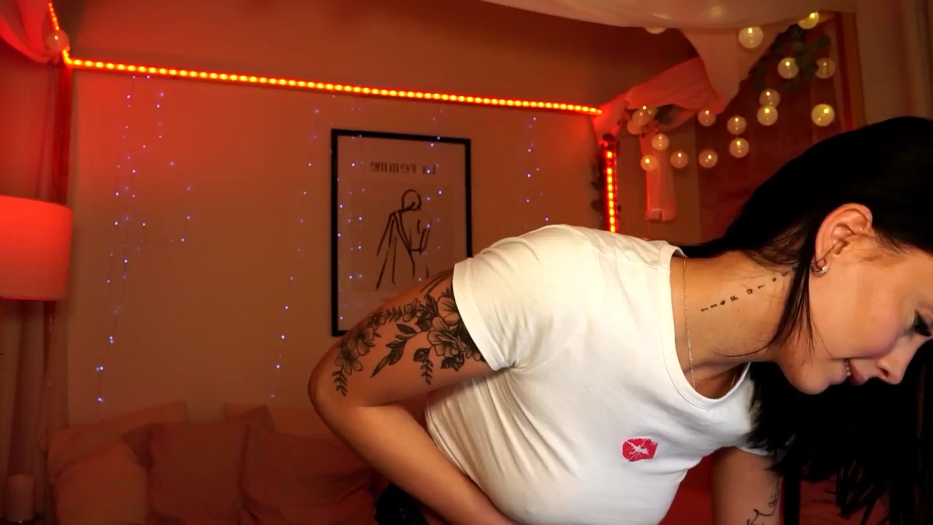 Gallery image thumbnail from Naomii18's myfreecams stream on, 05/30/2024, 20:11 image 14 of 20
