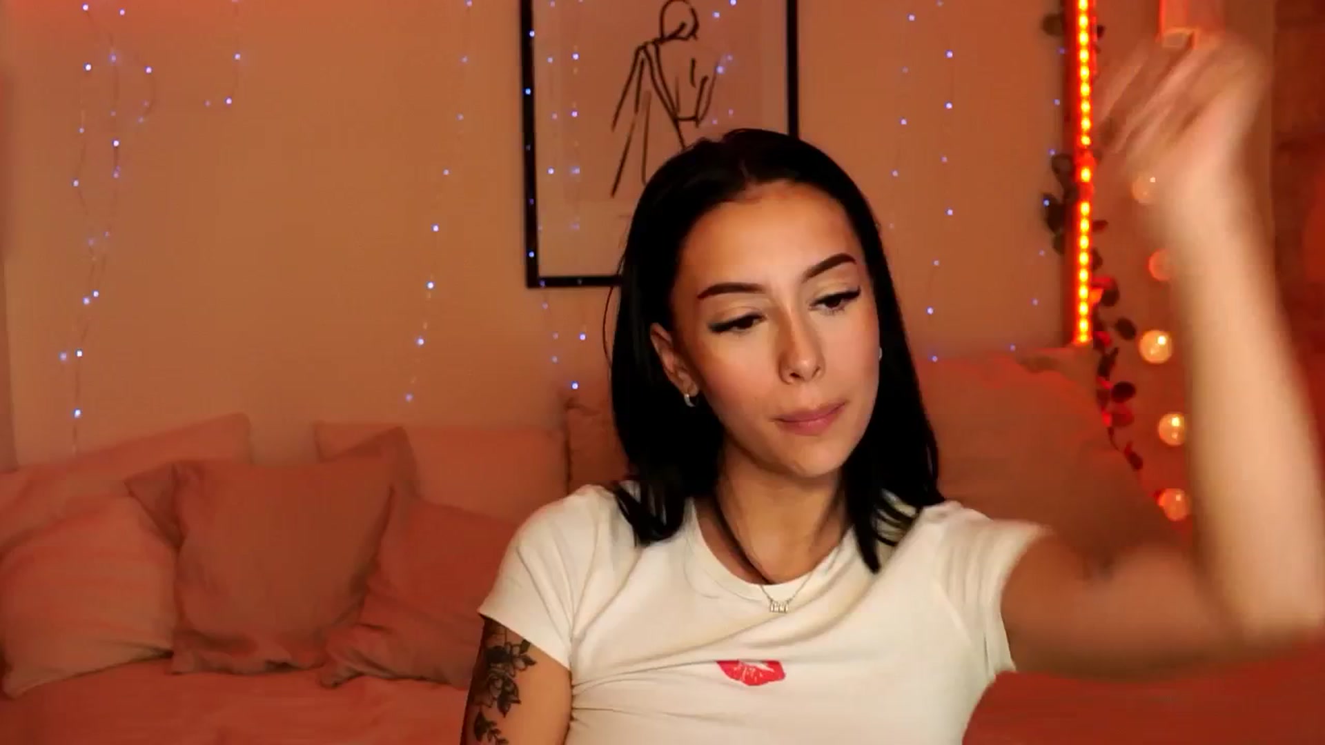 Gallery image thumbnail from Naomii18's myfreecams stream on, 05/30/2024, 21:14 image 2 of 20