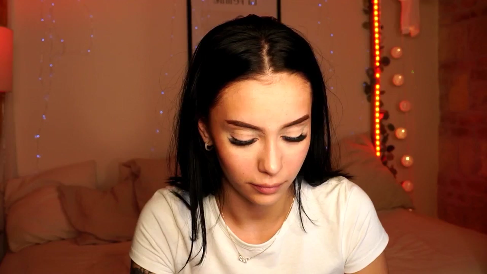 Gallery image thumbnail from Naomii18's myfreecams stream on, 05/30/2024, 21:14 image 19 of 20