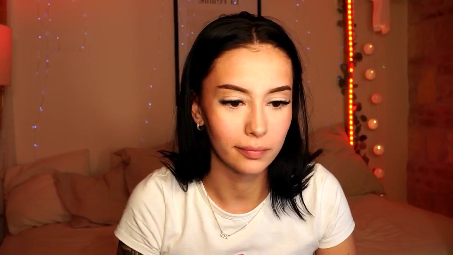 Gallery image thumbnail from Naomii18's myfreecams stream on, 05/30/2024, 21:14 image 18 of 20