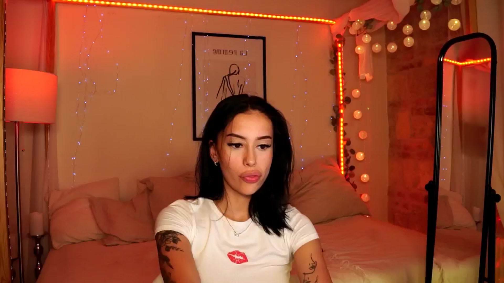 Gallery image thumbnail from Naomii18's myfreecams stream on, 05/30/2024, 22:28 image 20 of 20
