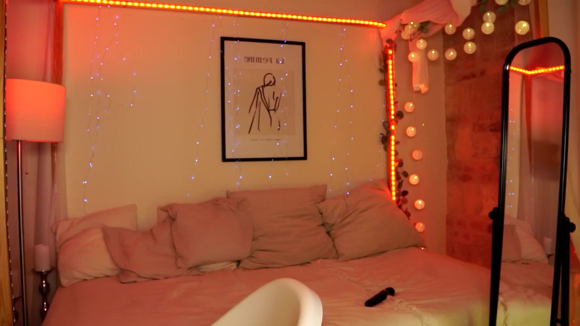 Gallery image thumbnail from Naomii18's myfreecams stream on, 05/30/2024, 22:28 image 12 of 20