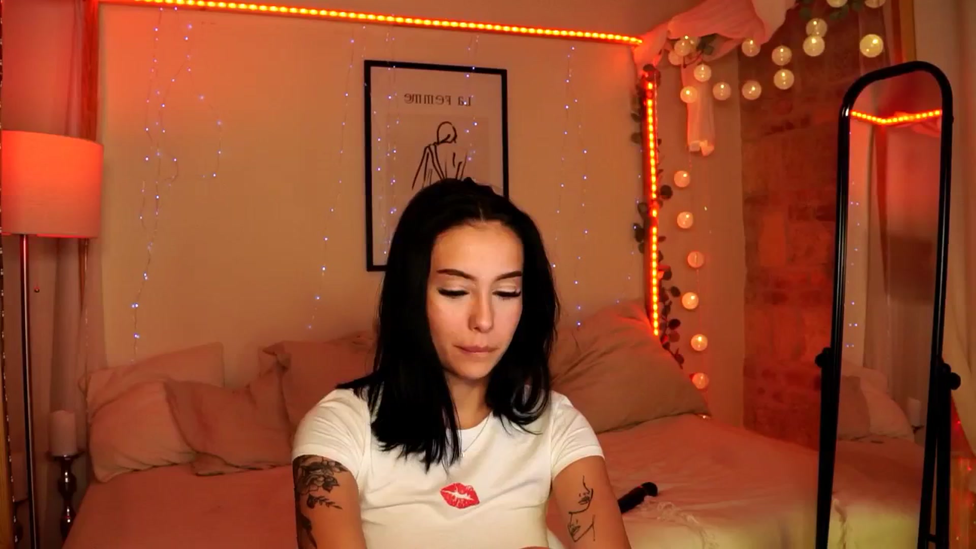Gallery image thumbnail from Naomii18's myfreecams stream on, 05/30/2024, 22:28 image 13 of 20
