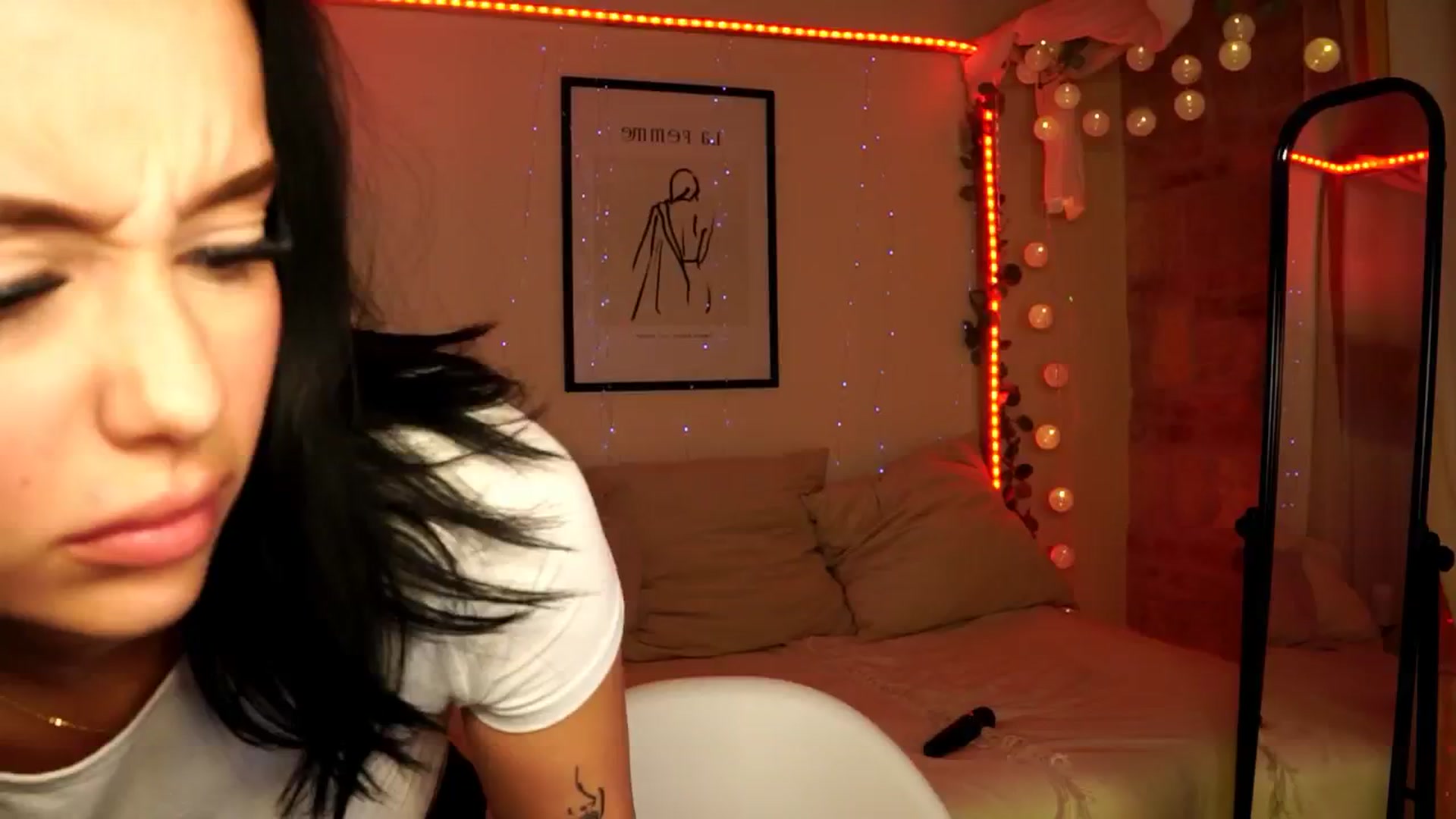 Gallery image thumbnail from Naomii18's myfreecams stream on, 05/30/2024, 22:28 image 1 of 20